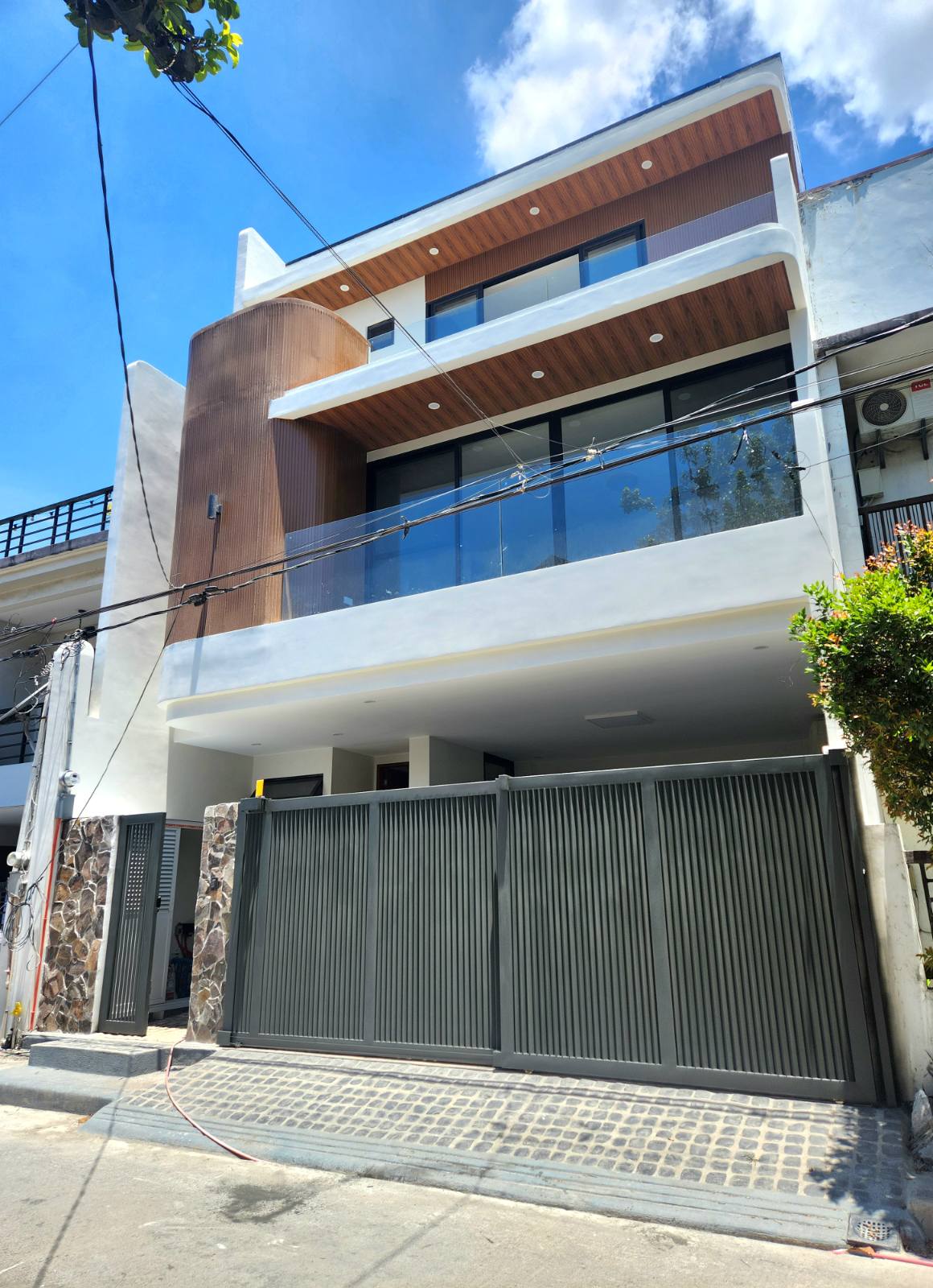 Pristine5-BedroomHouseandLotforSaleinGreenwoodsExecutiveVillage,Taytay,Rizal-1.jpg
