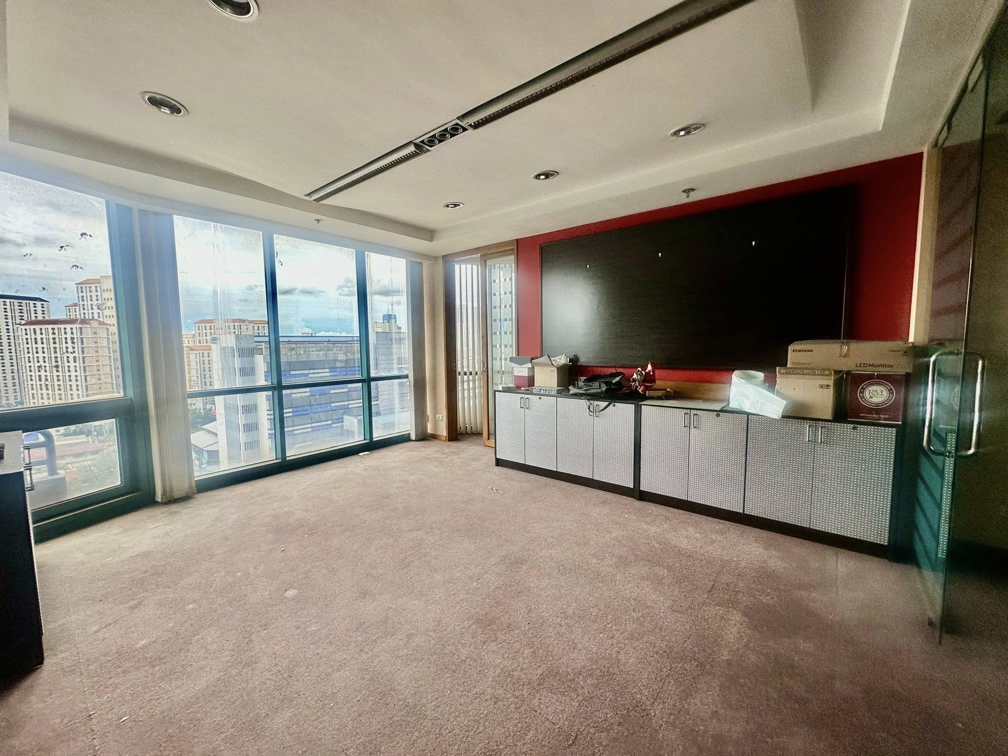 438SQMOfficeSpaceforSaleinParagonPlaza,Mandaluyong-1.jpg