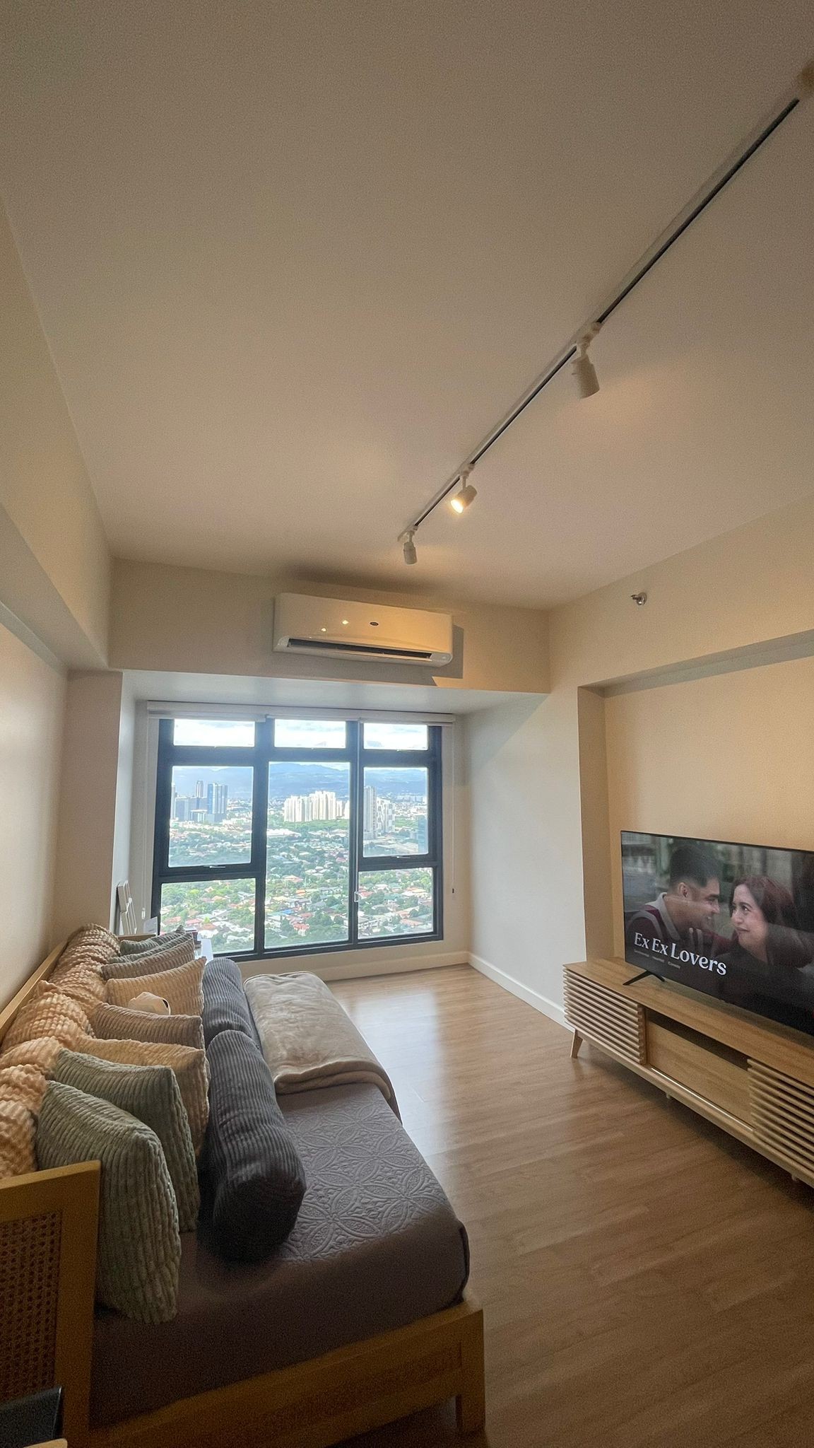 Posh1-BedroomCondoUnitforSaleatTheSandstonePortico,Pasig-1.jpg