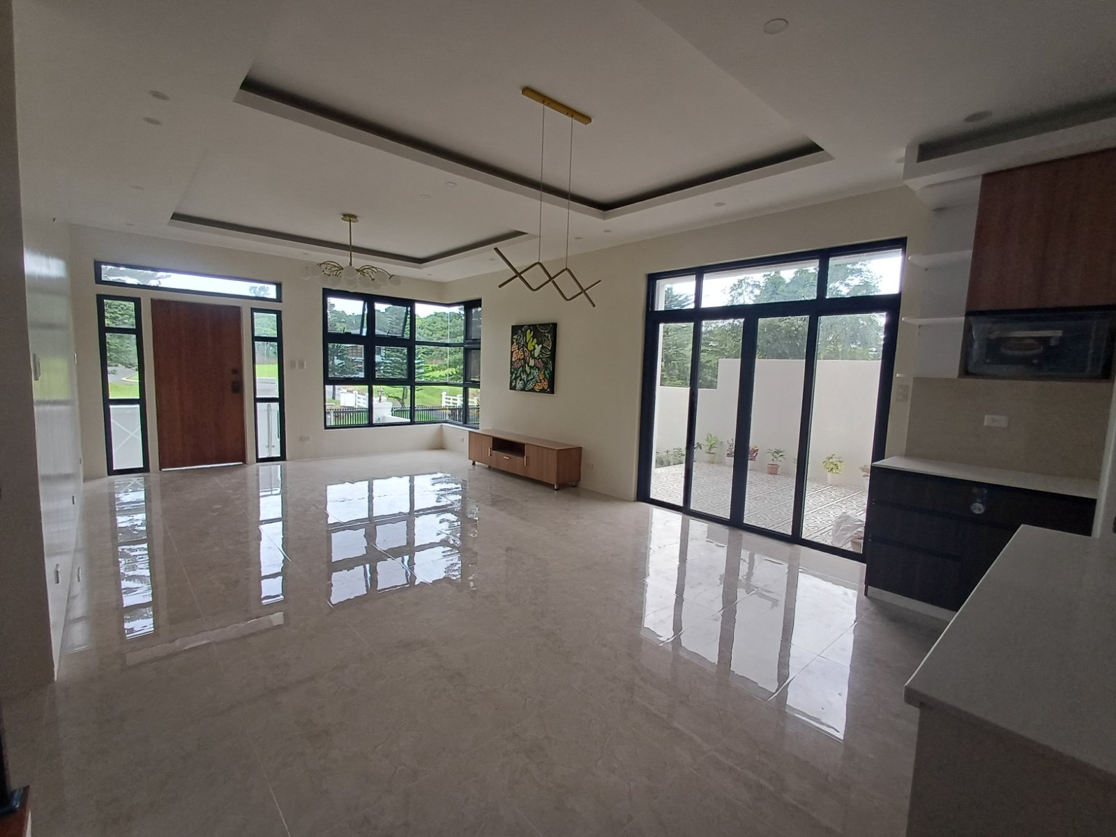 Attractive4-BedroomHouseandLotforSaleinMetrogateTagaytayEstate,TagaytayCity,Cavite-6.jpg