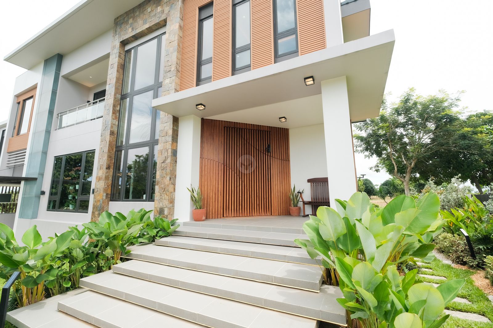 Sleek8-BedroomHouseandLotforSaleinNuvali,Laguna-1.jpg