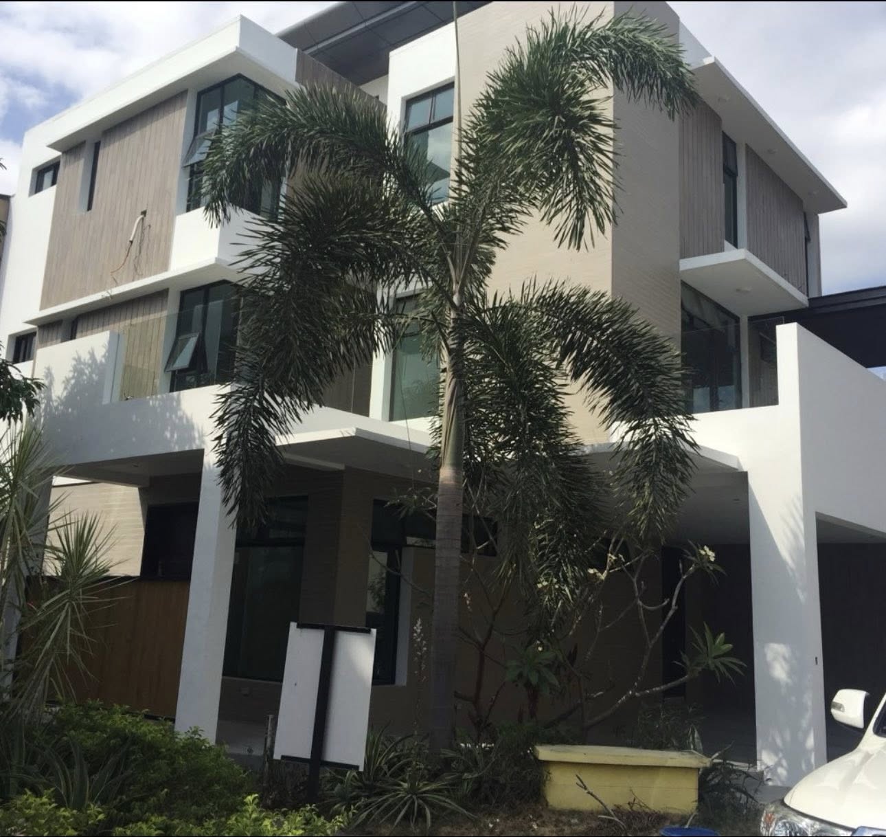 Inviting4-BedroomHouseandLotforSaleinMahoganyPlace,Taguig-1.jpg