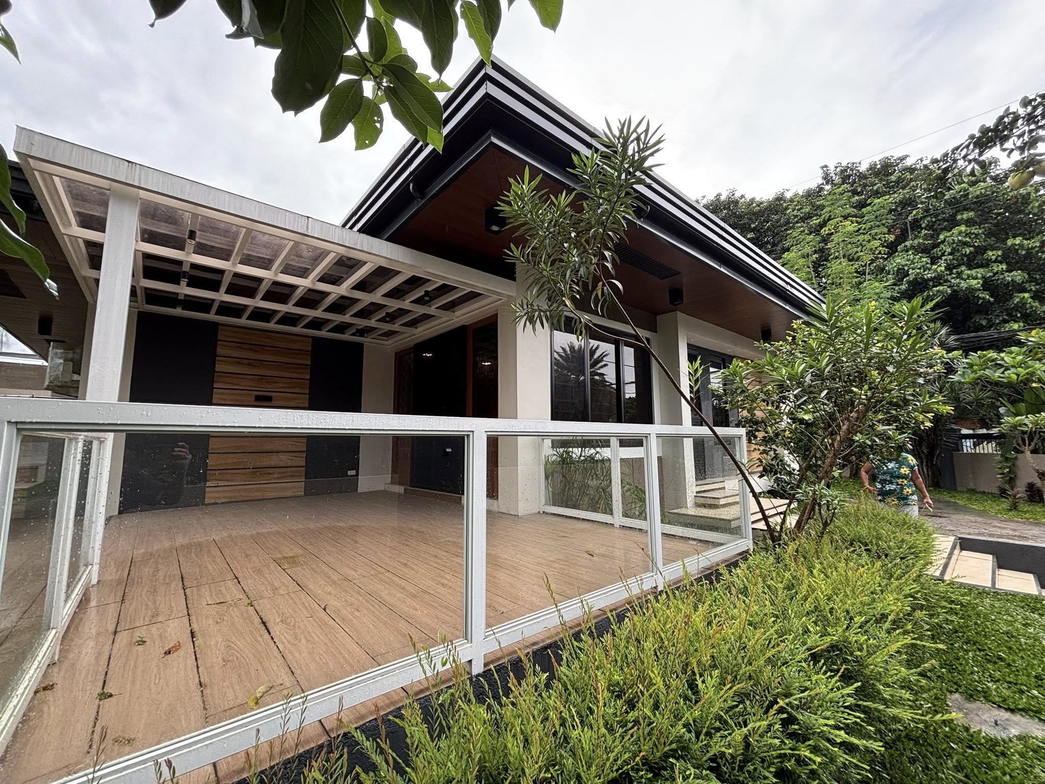 Splendid3-BedroomHouseandLotforSaleinDonJoseHeightsalongCommonwealthQuezonCity-1.jpg