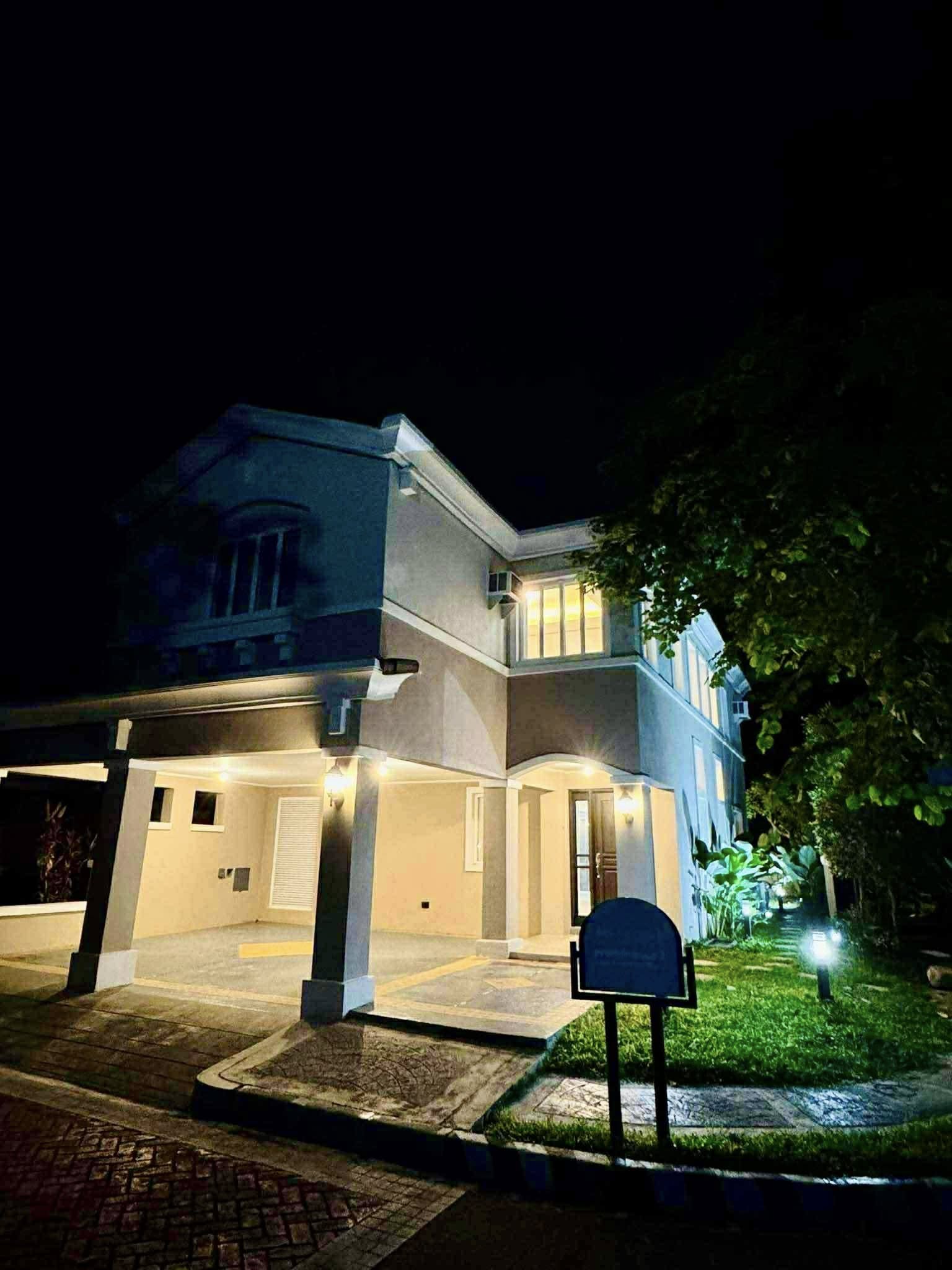 Lavish3-BedroomHouseandLotforSaleinBiñan,Laguna-1.jpg
