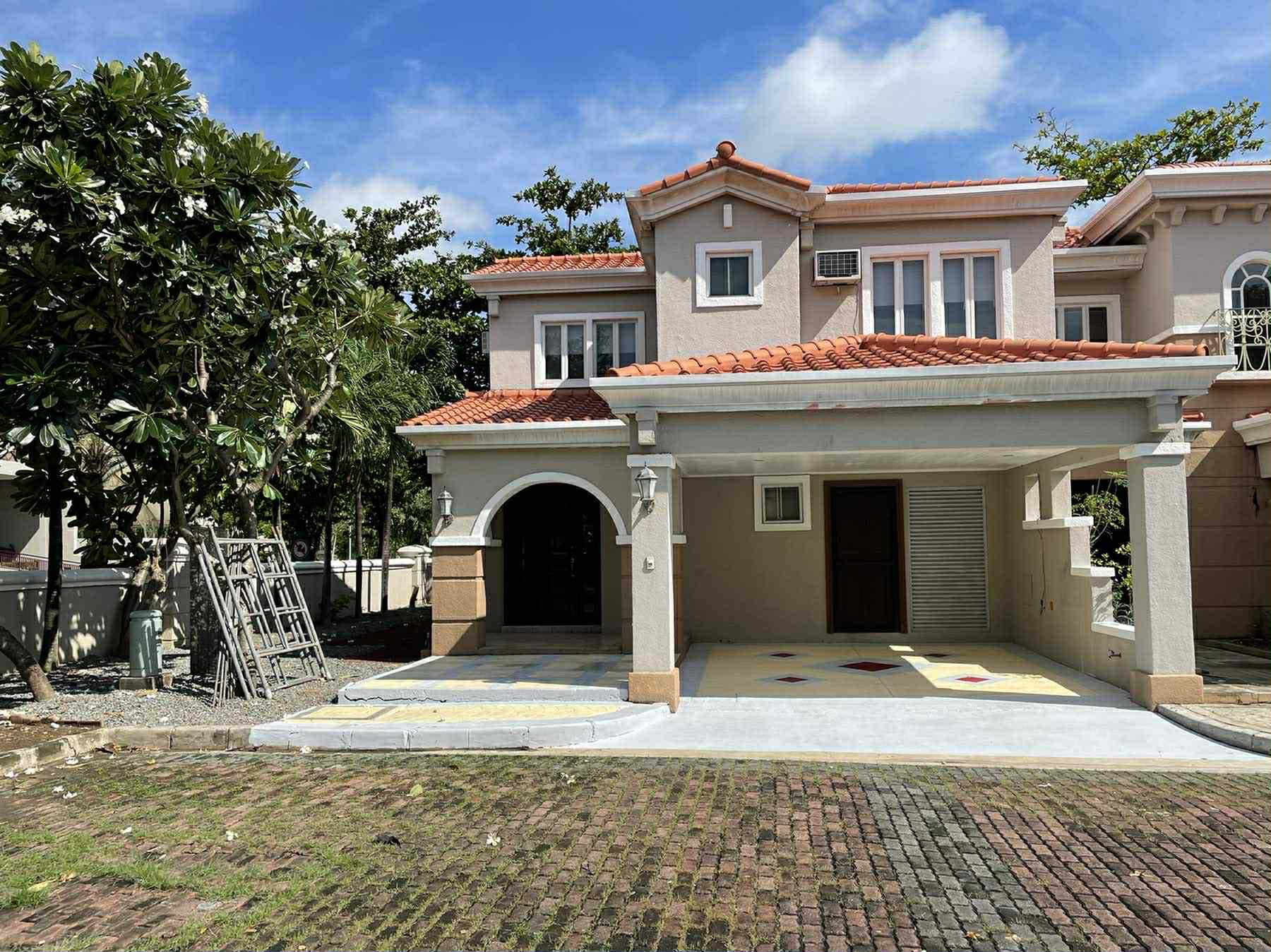 Splendid3-BedroomHouseandLotforSaleinBiñan,Laguna-1.jpg