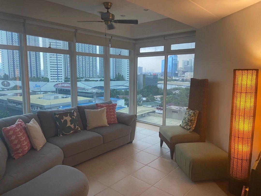 Charming3-BedroomCondoUnitforSaleinSalcedoVillage,MakatiCity-1.jpg