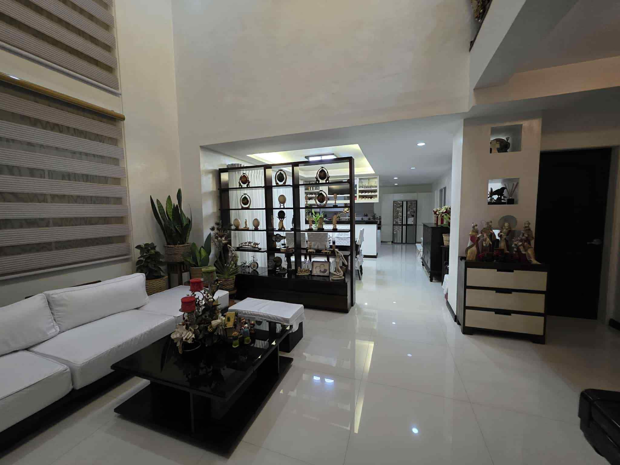 Outstanding5-BedroomHouseandLotforSaleinTokyoMansions,SouthForbes,Silang,Cavite-1.jpg
