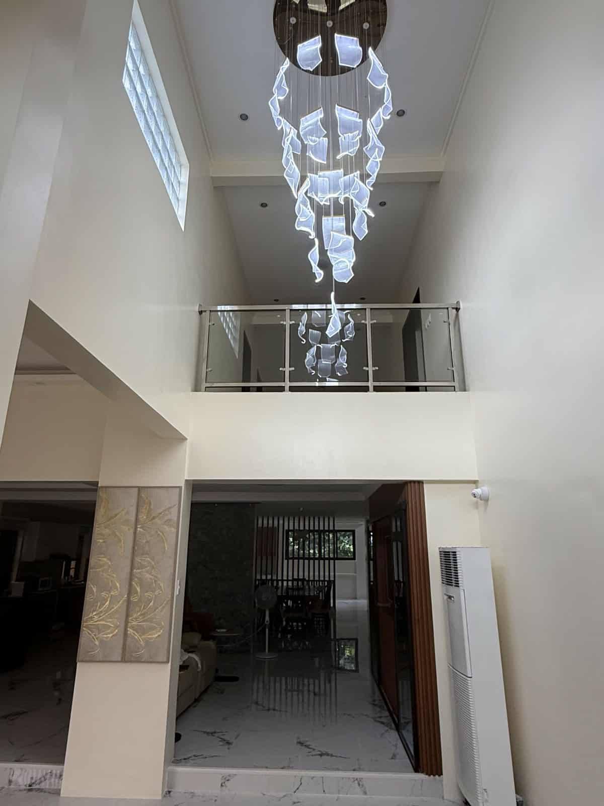 Vibrant5-BedroomHouseandLotforLeaseinQuezonCity-9.jpg