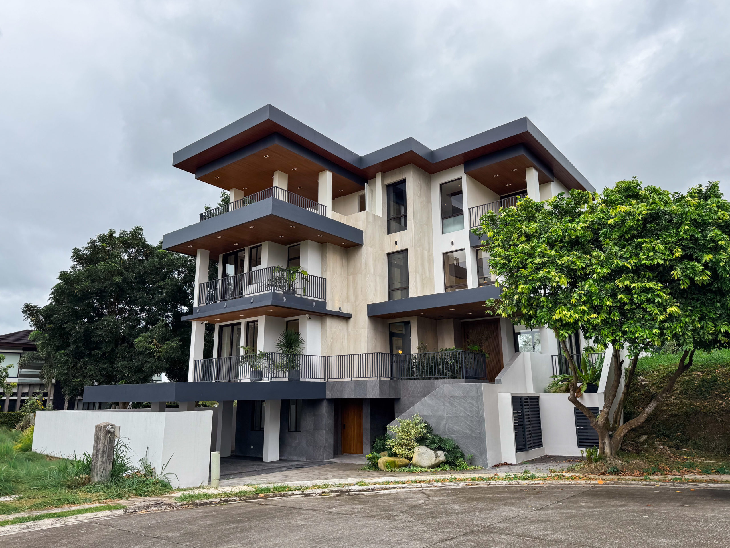 Astonishing5-BedroomHouseandLotforSaleinAyalaWestgroveHeights,Silang,Cavite-1.jpg