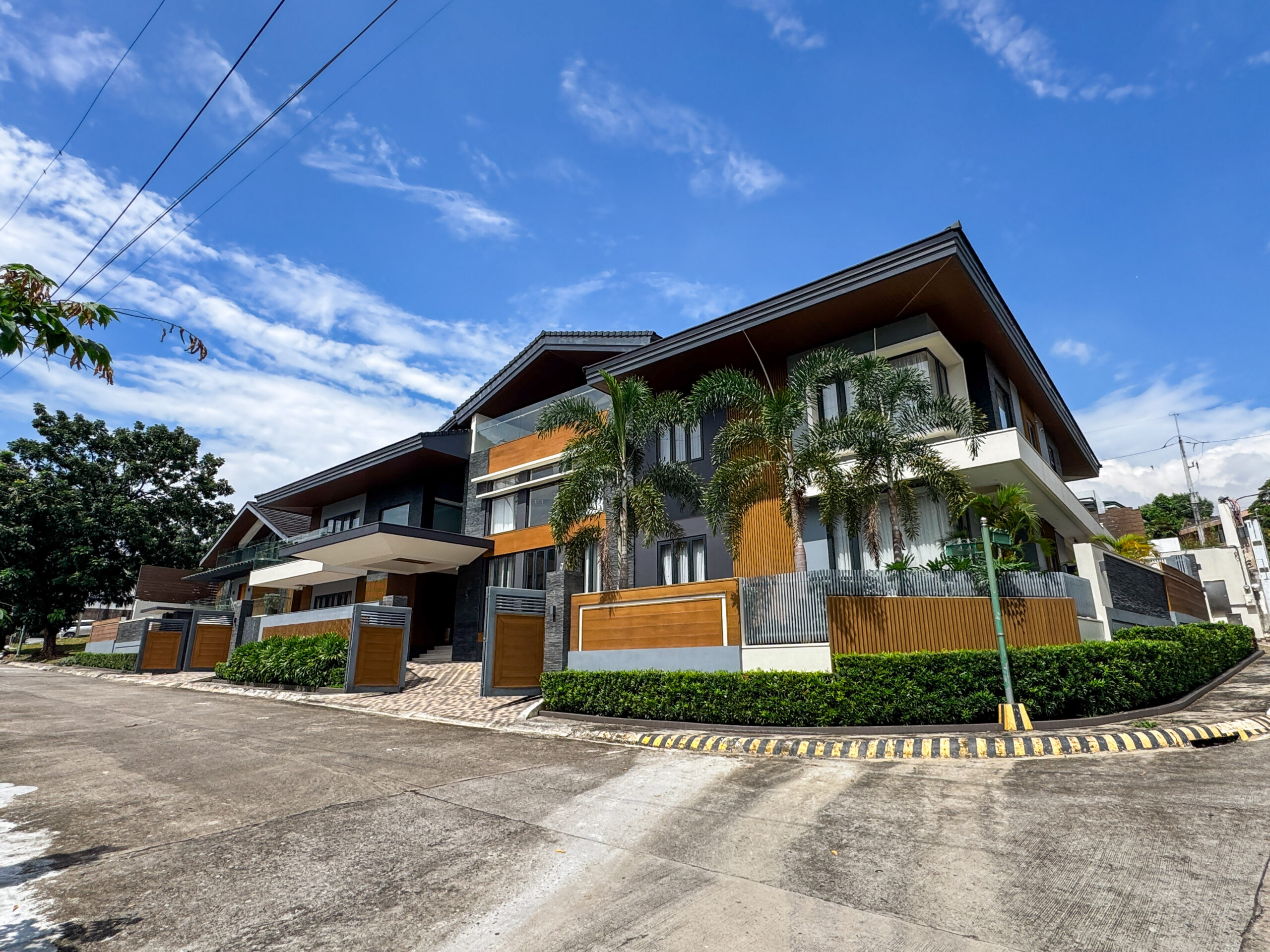 Stunning6-BedroomHouseandLotforSaleinTivoliRoyale,QuezonCity-1.jpg