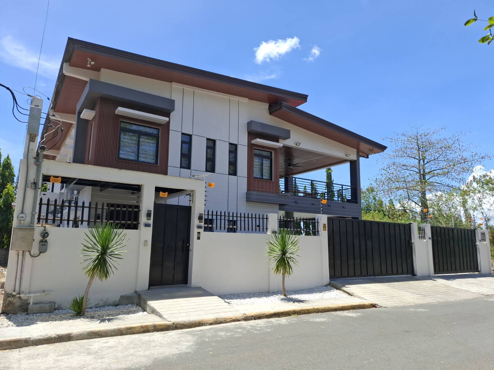 Captivating5-BedroomHouseandLotforSaleinMuntinlupa-1.jpg