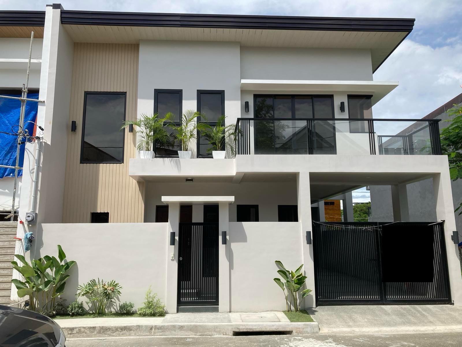 Captivating3-BedroomHouseandLotforSaleinGreenwoodsExecutiveVillage,Cainta,Rizal-1.jpg
