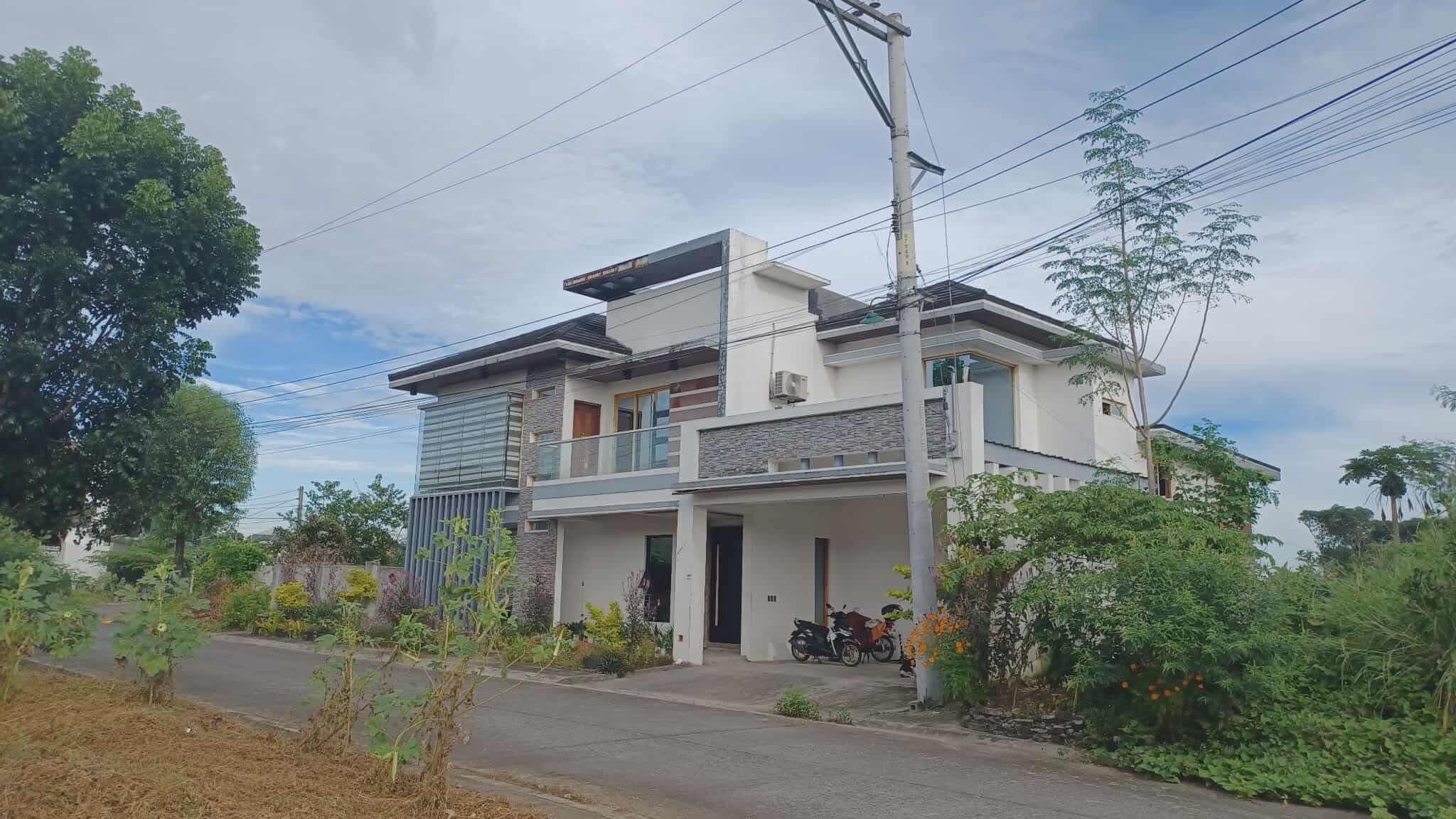 Astonishing7-BedroomHouseandLotforSaleinSanFernando,Pampanga-1.jpg