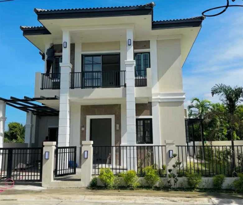 Pristine4-BedroomHouseandLotforSaleinSouthForbes,Silang,Cavite-1.jpg