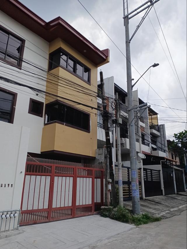 Opulent3-BedroomTownhouseforSaleinWestFairview,QuezonCity-2.jpg