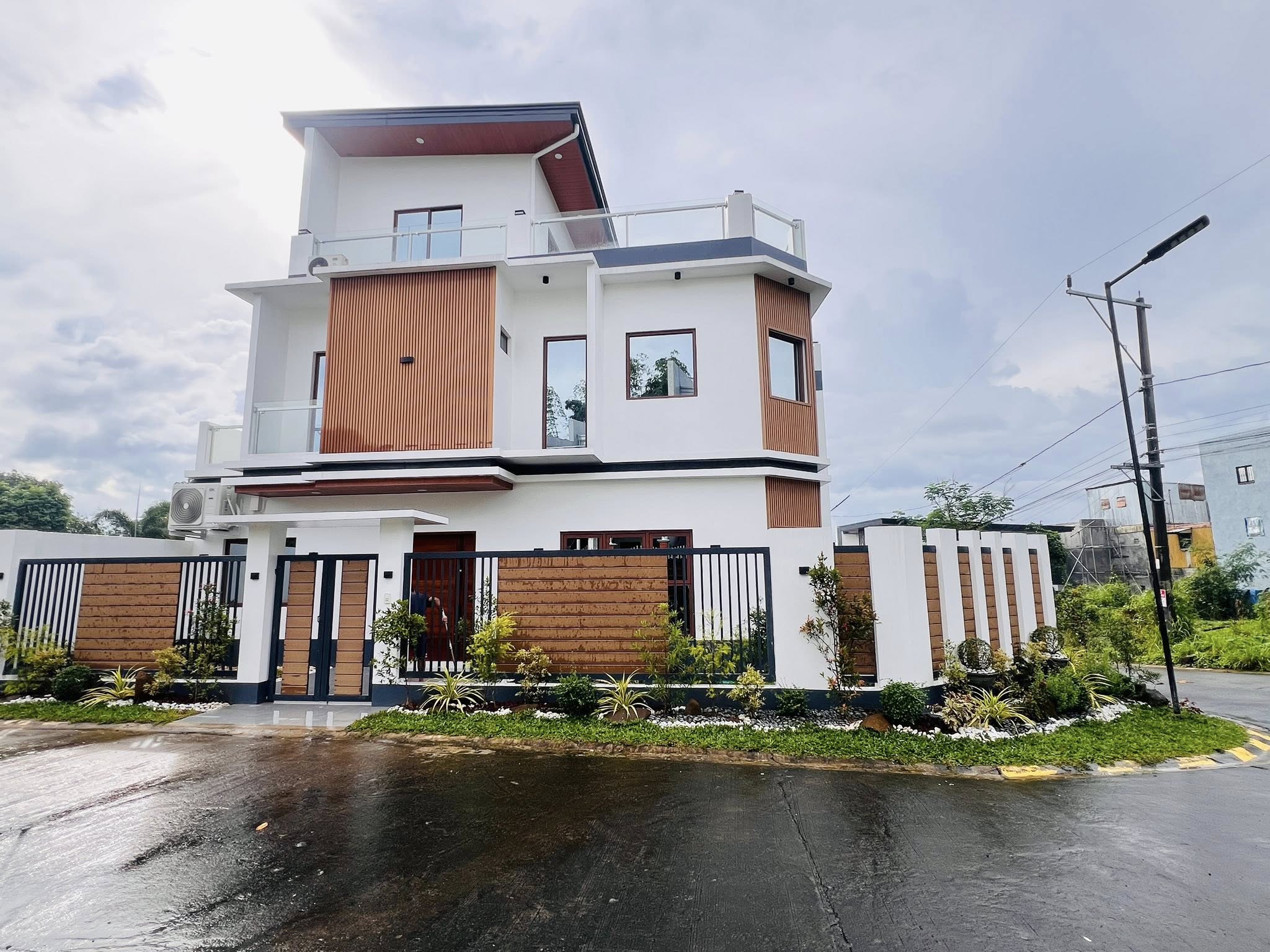 Brilliant5-BedroomHouseandLotforSaleinKingsvilleHills,Antipolo,Rizal-4.jpg