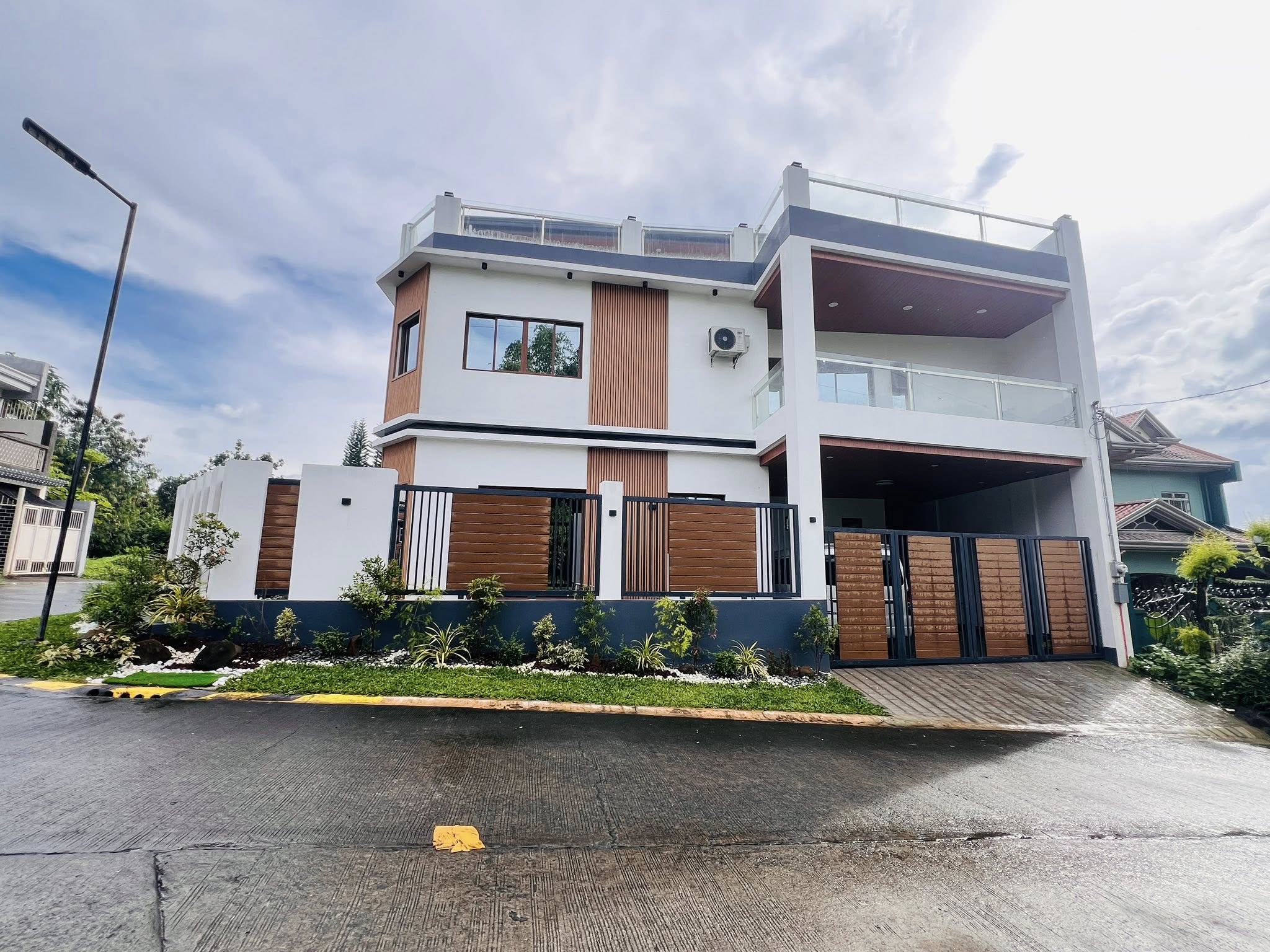 Brilliant5-BedroomHouseandLotforSaleinKingsvilleHills,Antipolo,Rizal-2.jpg