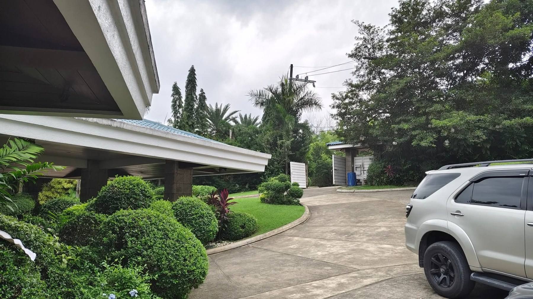 Upscale5-BedroomPrimeCornerPropertyinAyalaAlabangVillage,Muntinlupa-1.jpg