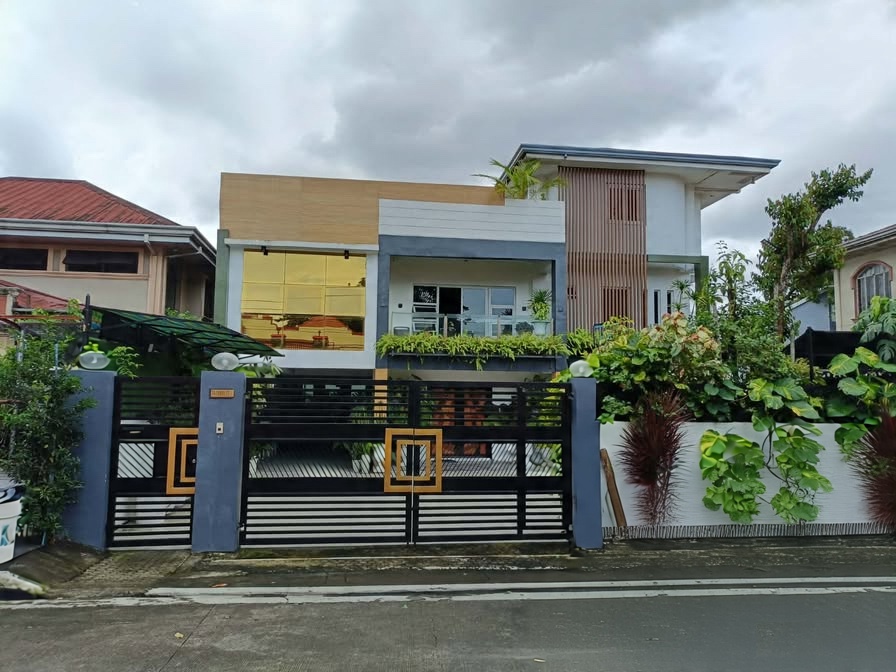 Sleek5-BedroomHouseandLotforSaleinQuezonCity-1.jpg