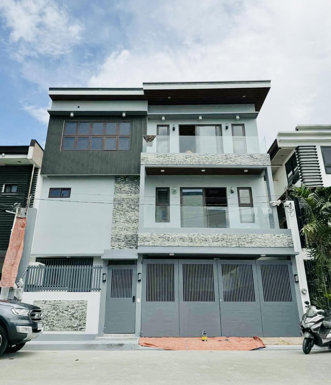 Stately4-BedroomHouseandLotforSaleinGreenwoodsExecutiveVillage,Taytay,Rizal-1.jpg