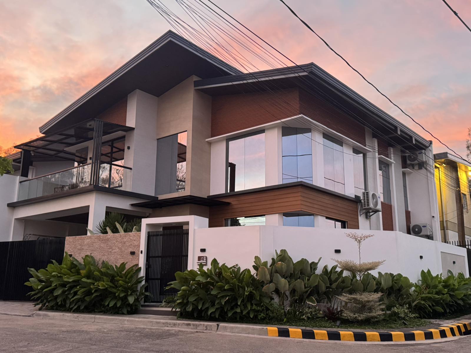 Notable3-BedroomHouseandLotforSaleinGreenridgeExecutiveVillage,Rizal-1.jpg