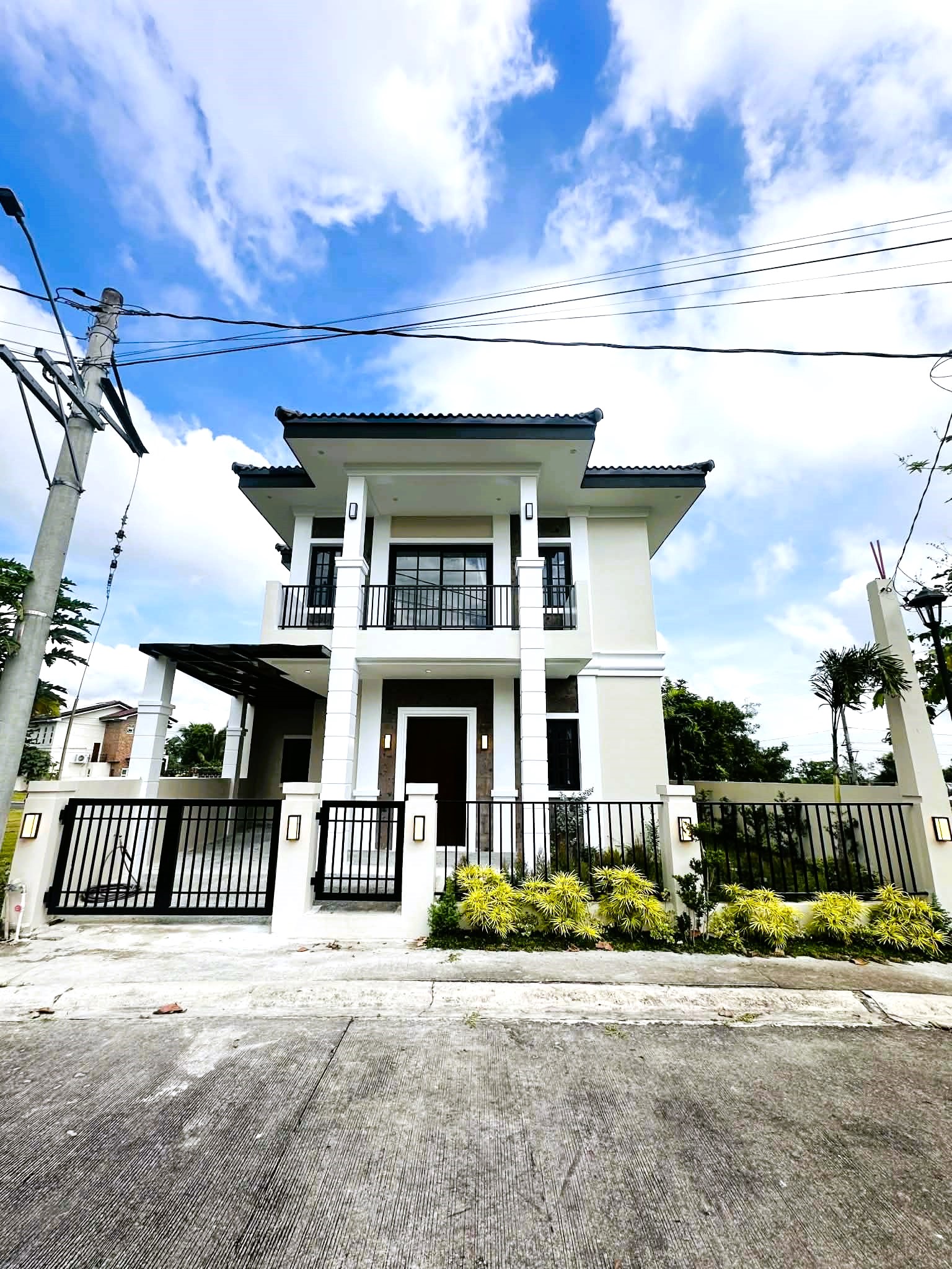 Pristine4-BedroomHouseandLotforSaleinSouthForbes,Silang,Cavite-1.jpg