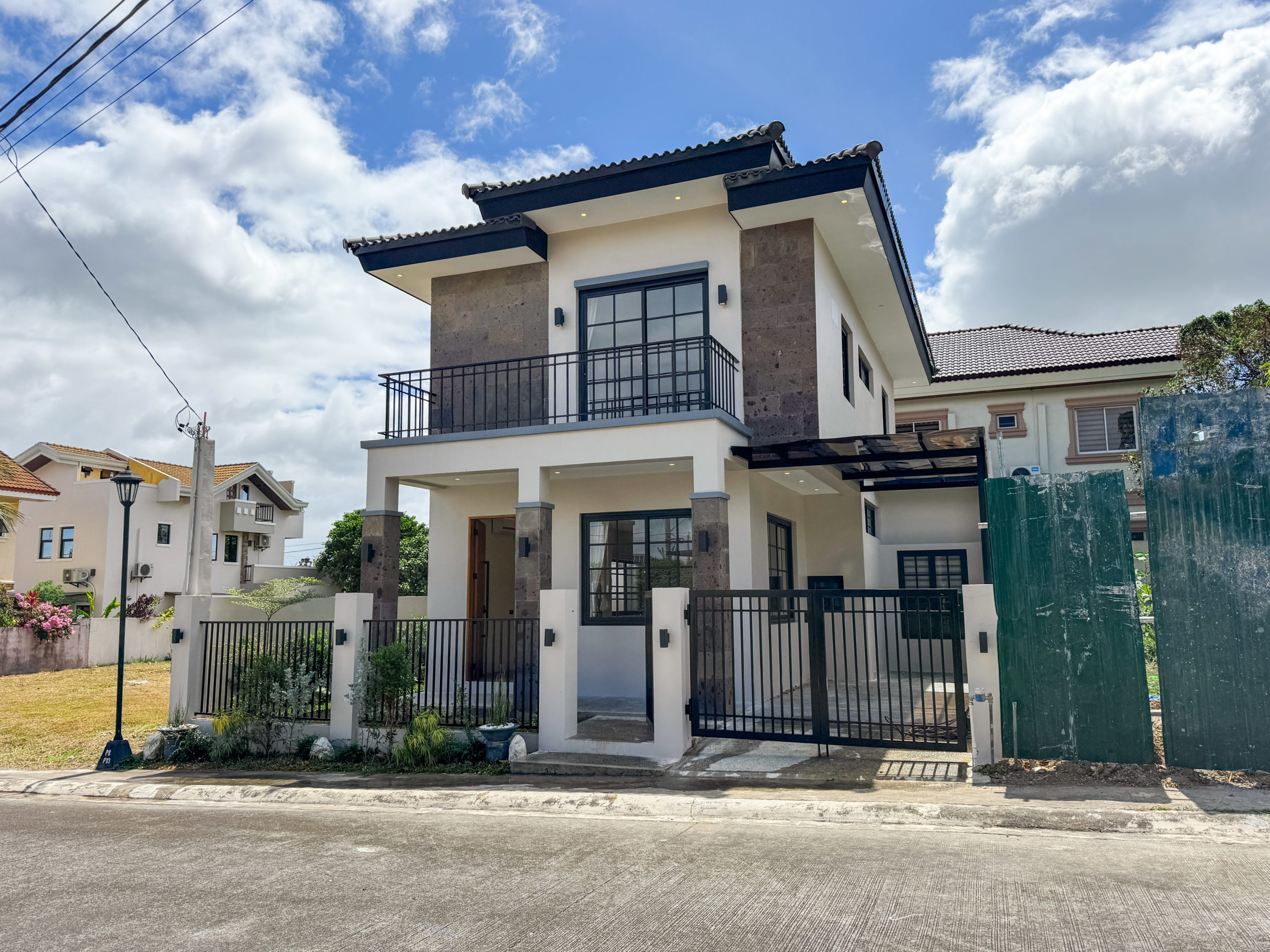 Pristine4-BedroomHouseandLotforSaleinSouthForbes,Silang,Cavite-1.jpg