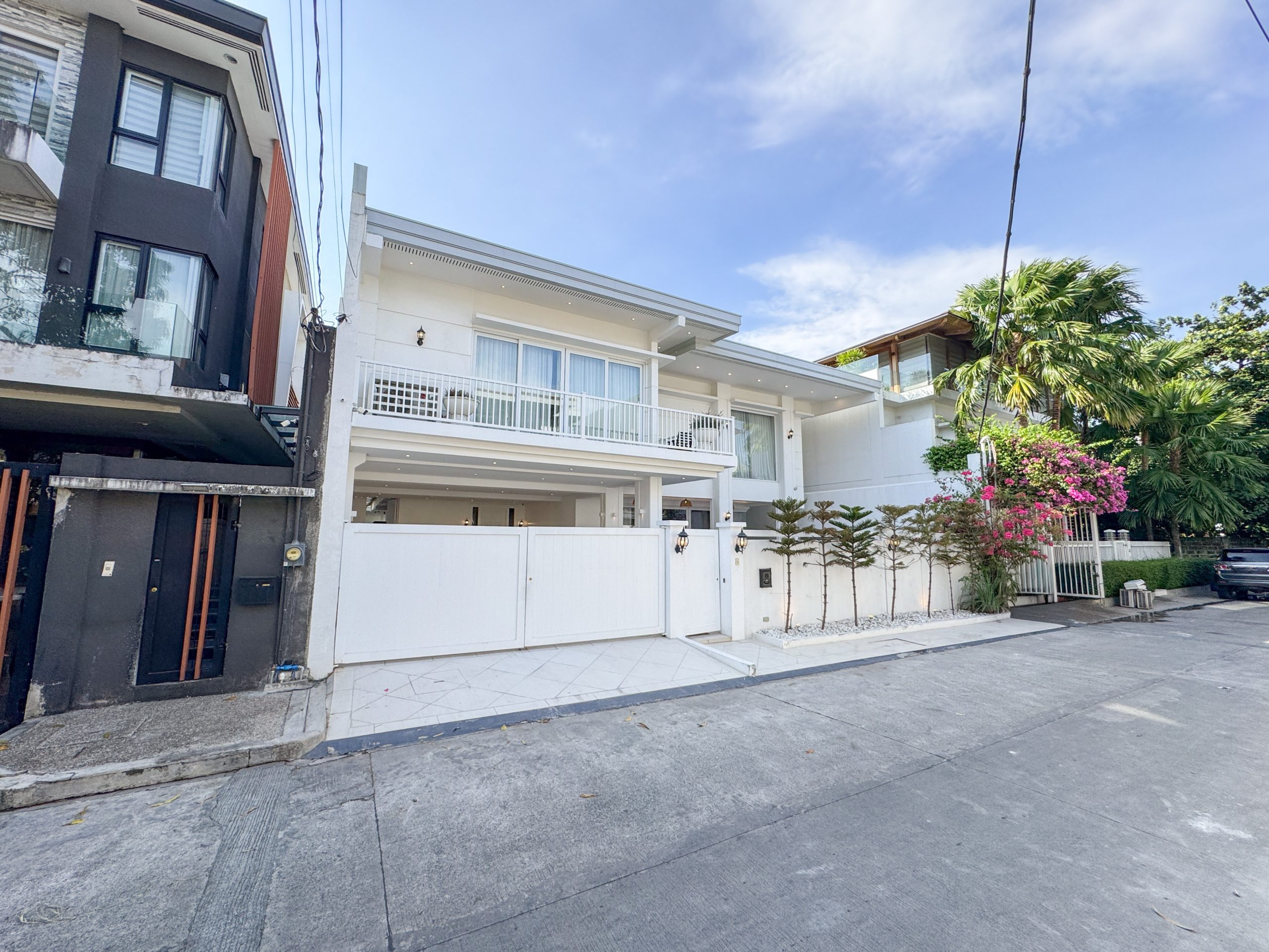 Attractive6-BedroomHouseandLotforSaleinAfpovai,FortBonifacio,Taguig-1.jpg