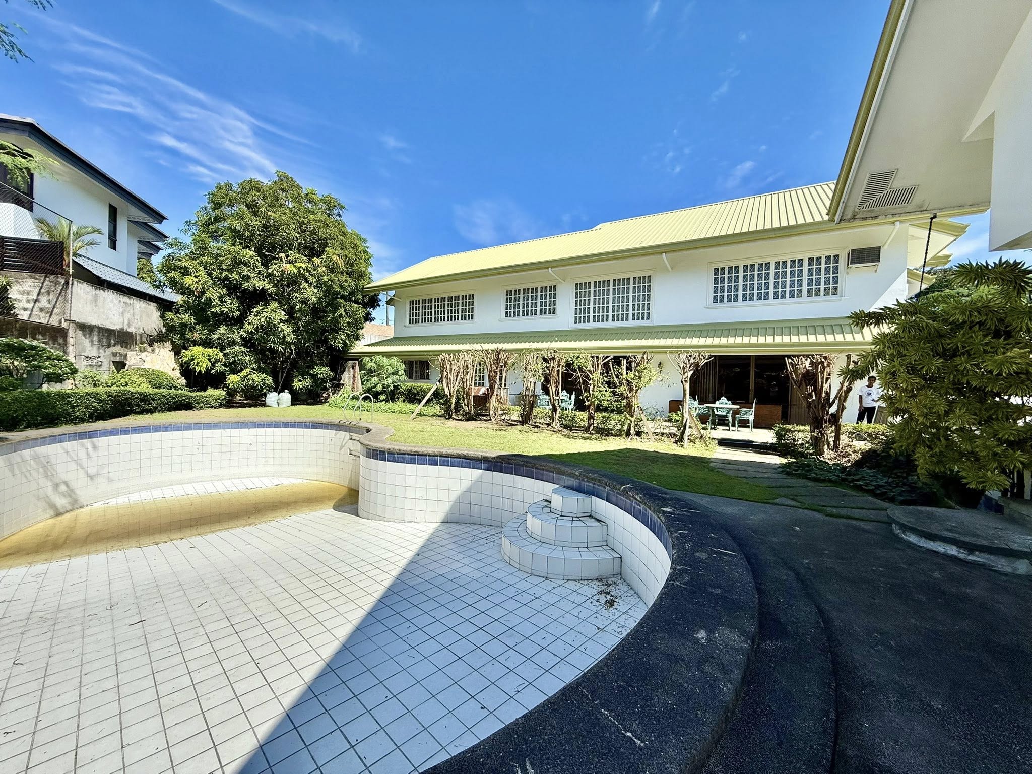 Notable4-BedroomHouseandLotforSaleinAlabang400,Muntinlupa-7.jpg
