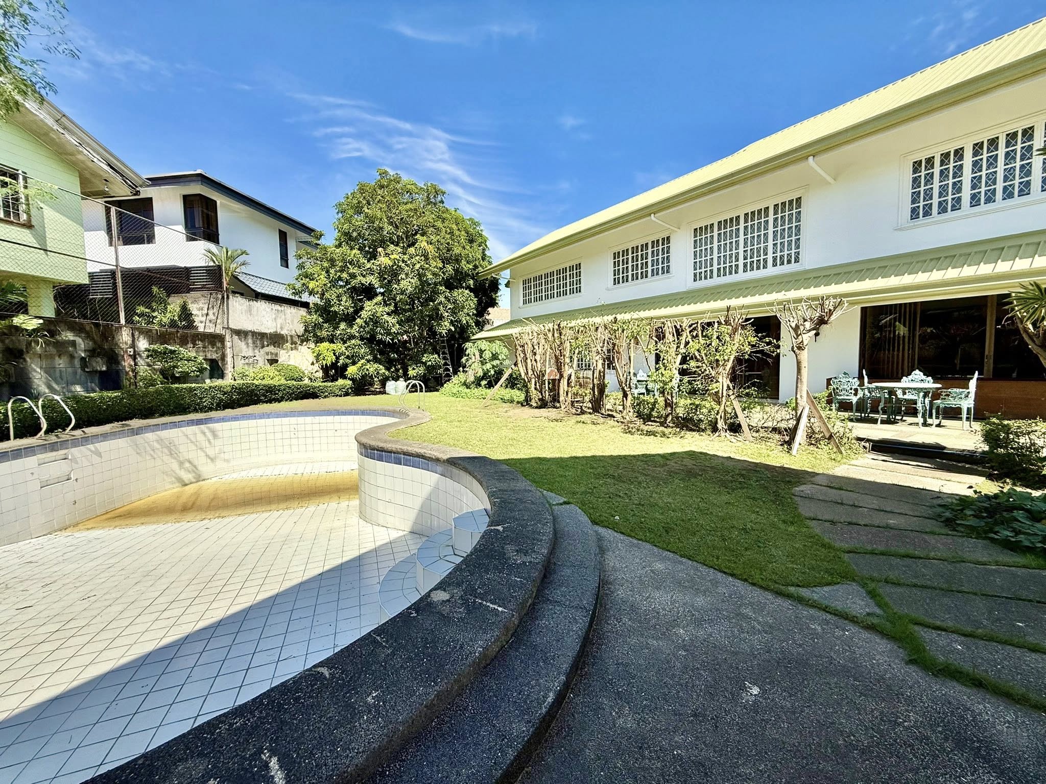 Notable4-BedroomHouseandLotforSaleinAlabang400,Muntinlupa-8.jpg