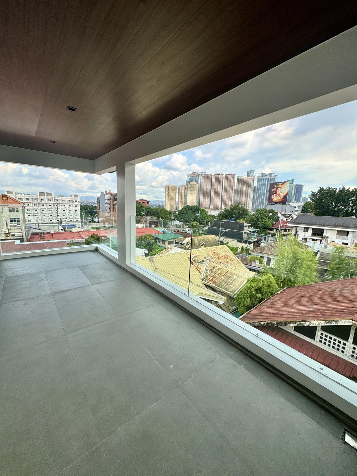 Outstanding5-BedroomHouseandLotforSaleinSt.Ignatius,QuezonCity-14.jpg