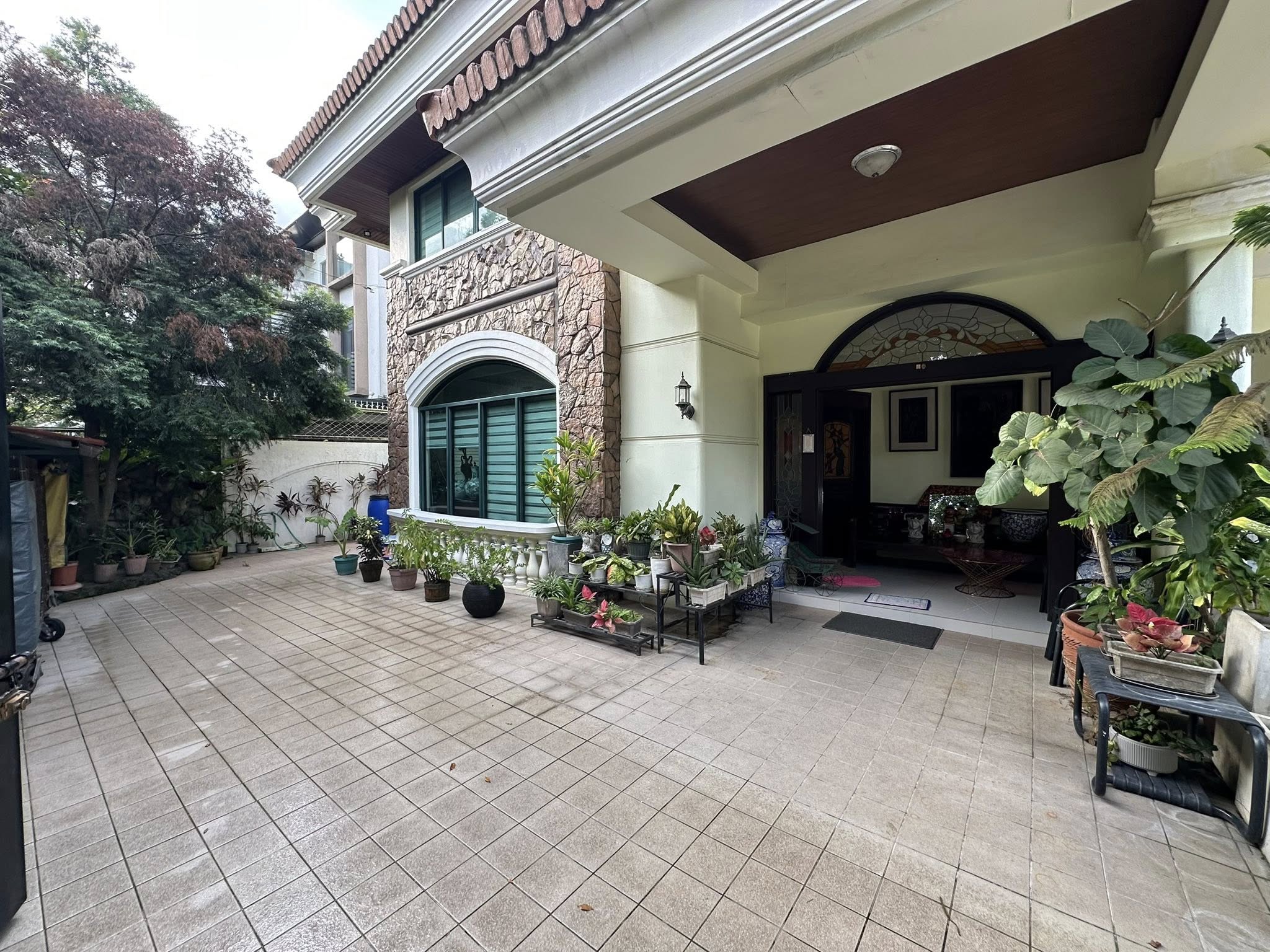 Lavish6-BedroomHouseandLotforSaleinAyalaHeights,QuezonCity-2.jpg