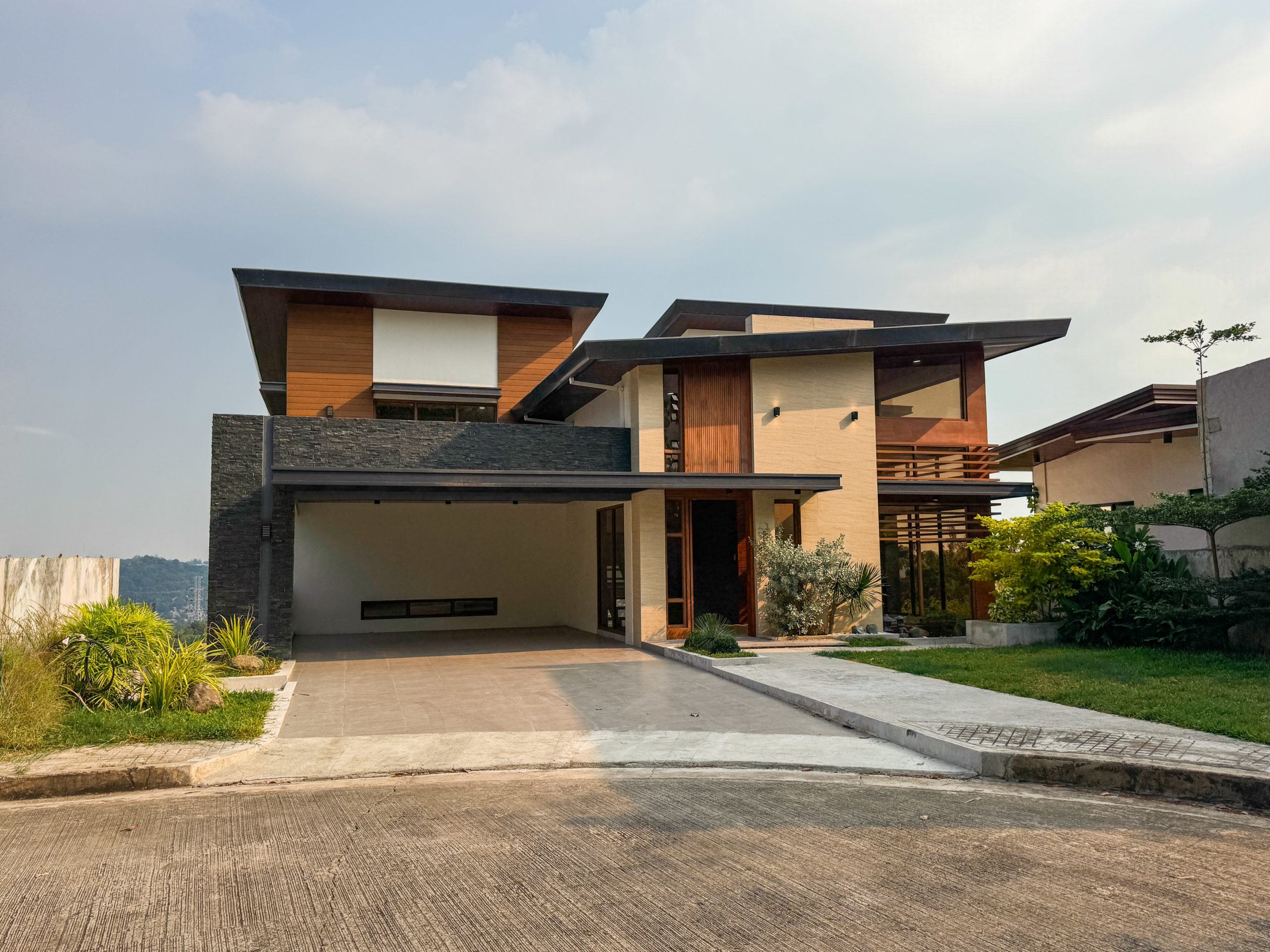 Exceptional4-BedroomHouseandLotforSaleinSunValleyEstates,Antipolo,Rizal-1.jpg