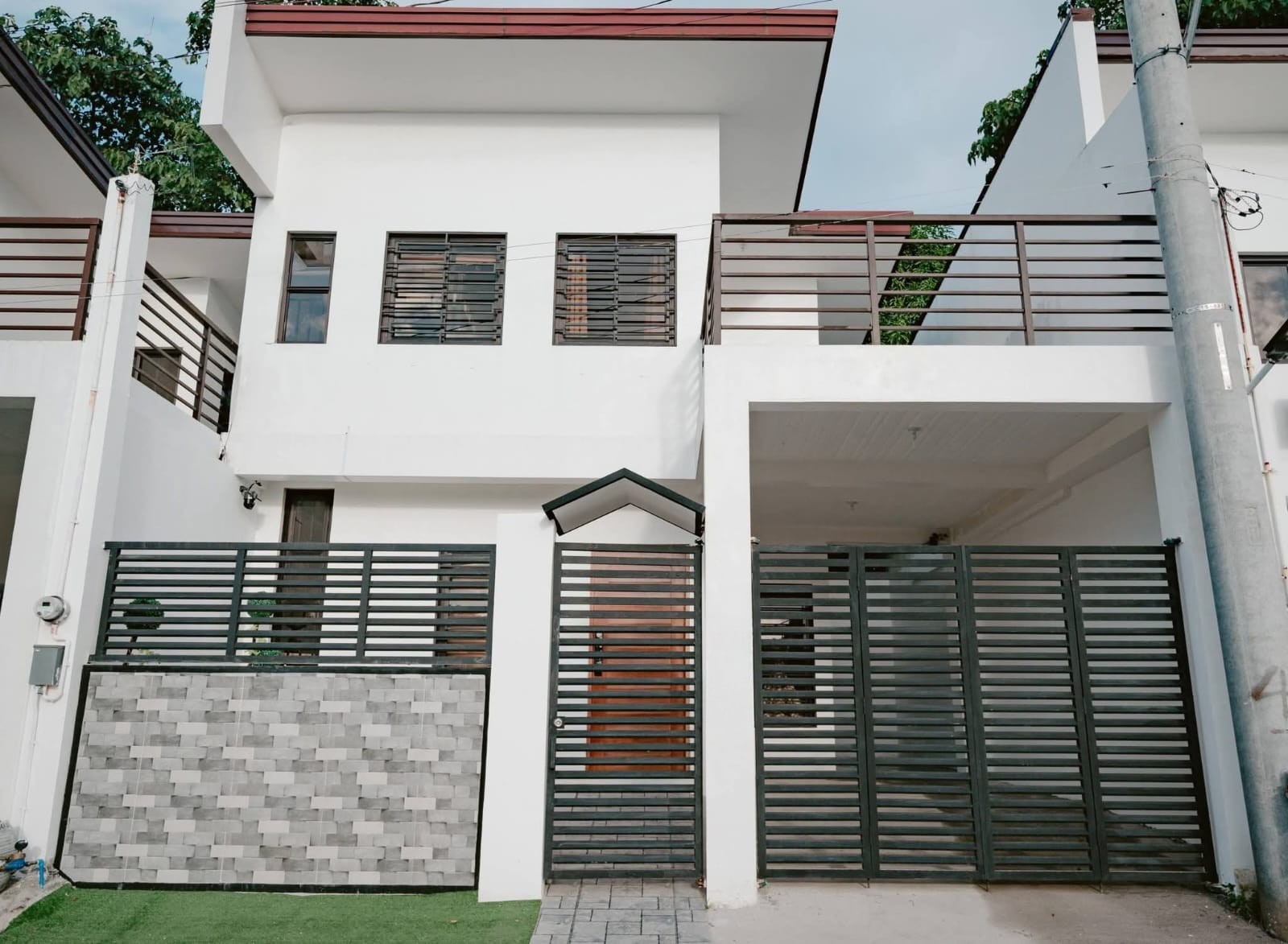 Contemporary3-BedroomHouseandLotforSaleinEastridgeGolfVillage,Binangonan,Rizal-1.jpg