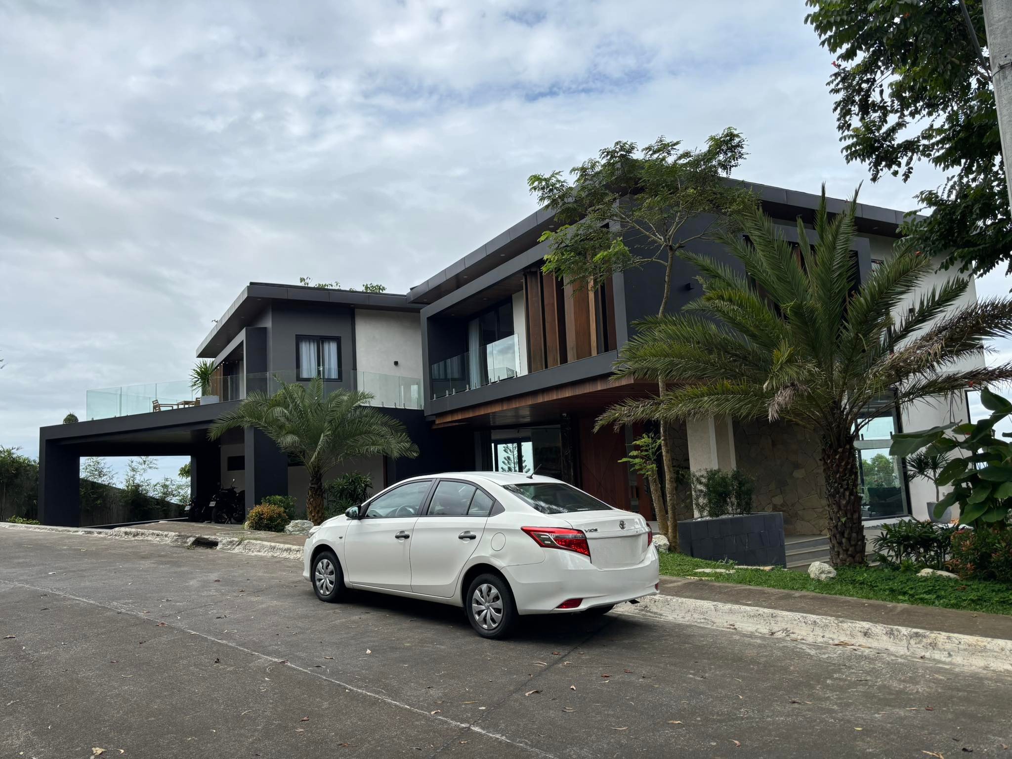 Vibrant6-BedroomHouseandLotfo SaleinTimberlandHeights,SanMateo,Rizal-3.jpg