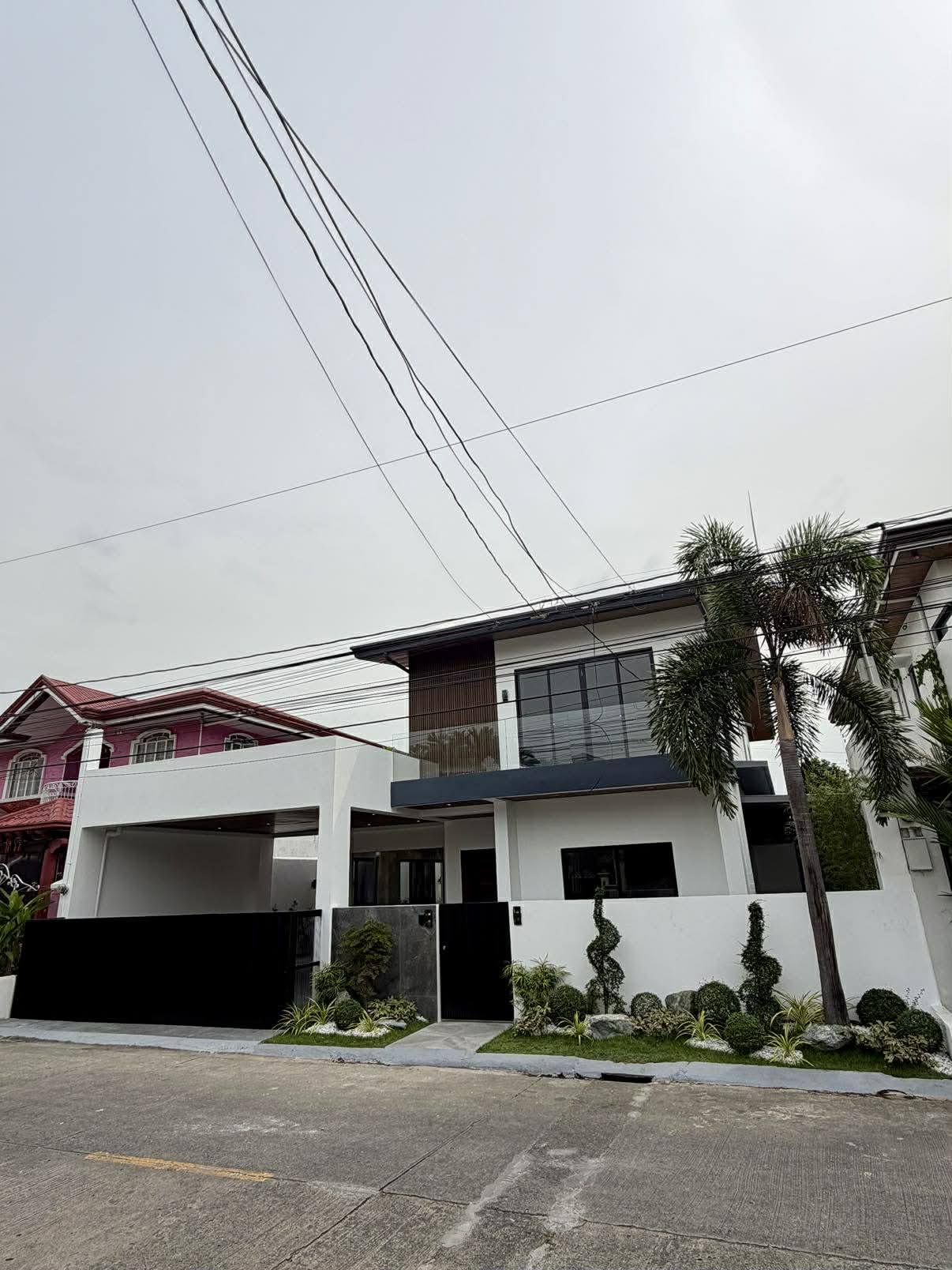 Attractive4-BedroomHouseandLotforSaleinBFHomes,ParañaqueCity-2.jpg