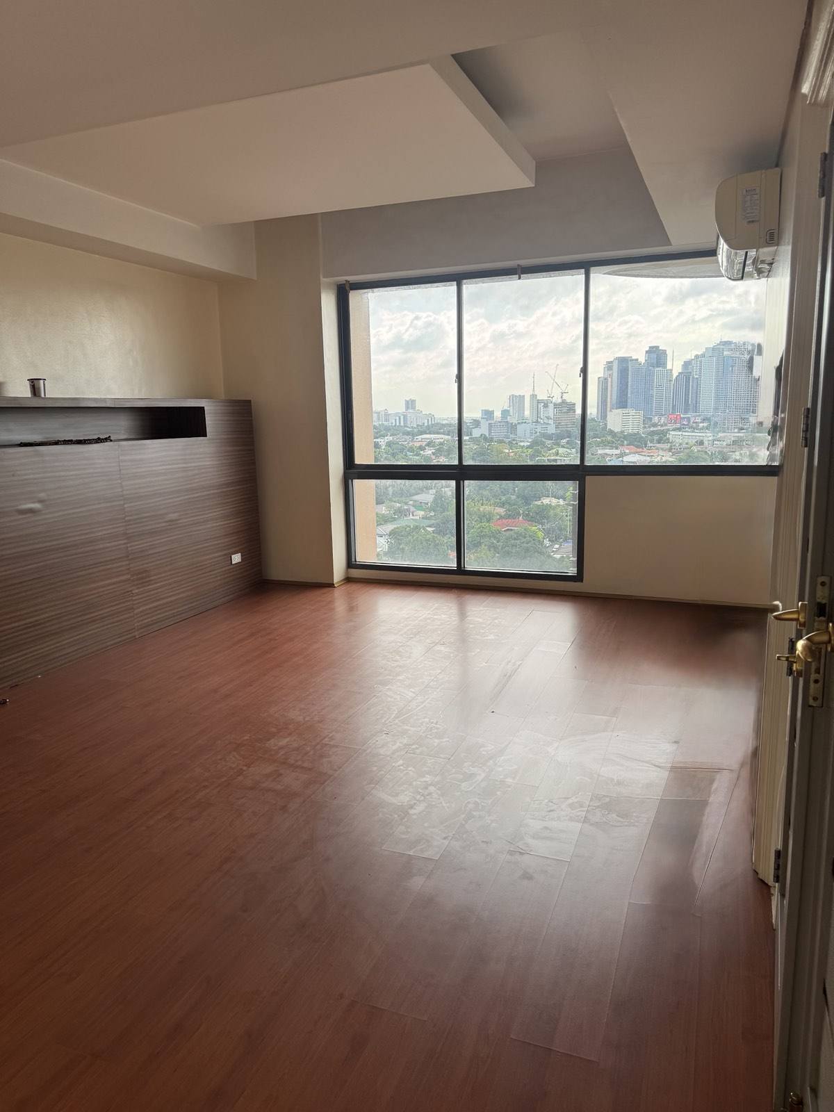 Lush2-BedroomCondoUnitforLeaseatOneBeverlyPlace,Greenhills,SanJuan-7.jpg