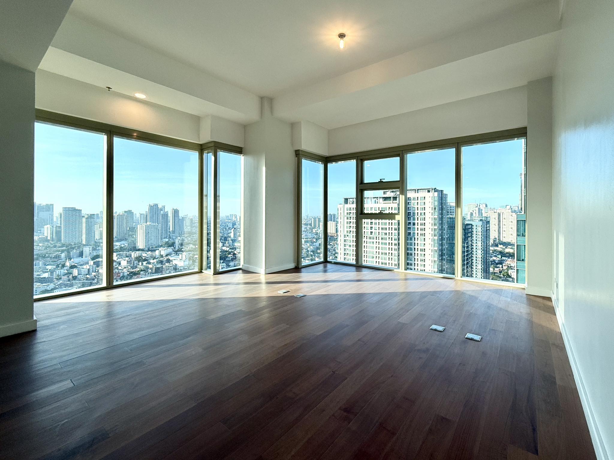 Lavish3-BedroomCondUnitforSaleinGrandHyattResidencesBGC,TaguigCity-1