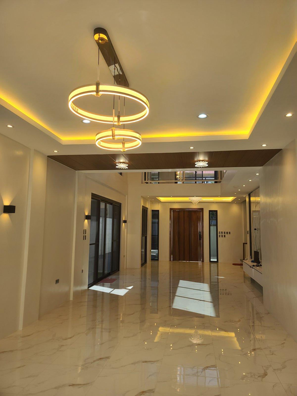 Splendid6-BedroomHouseandLotforSaleinFilinvest2,QuezonCity-3.jpg