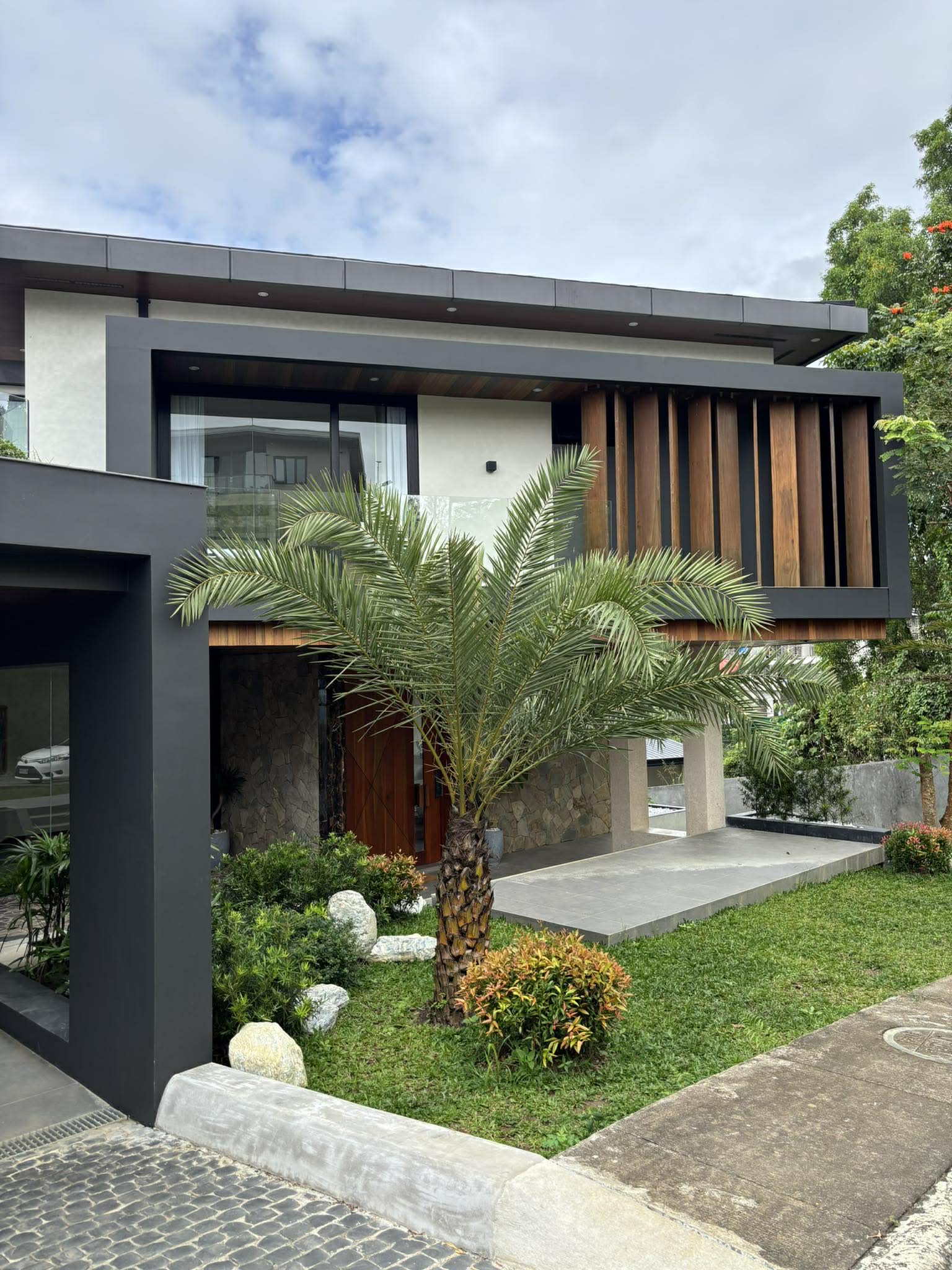 Vibrant6-BedroomHouseandLotfo SaleinTimberlandHeights,SanMateo,Rizal-1.jpg