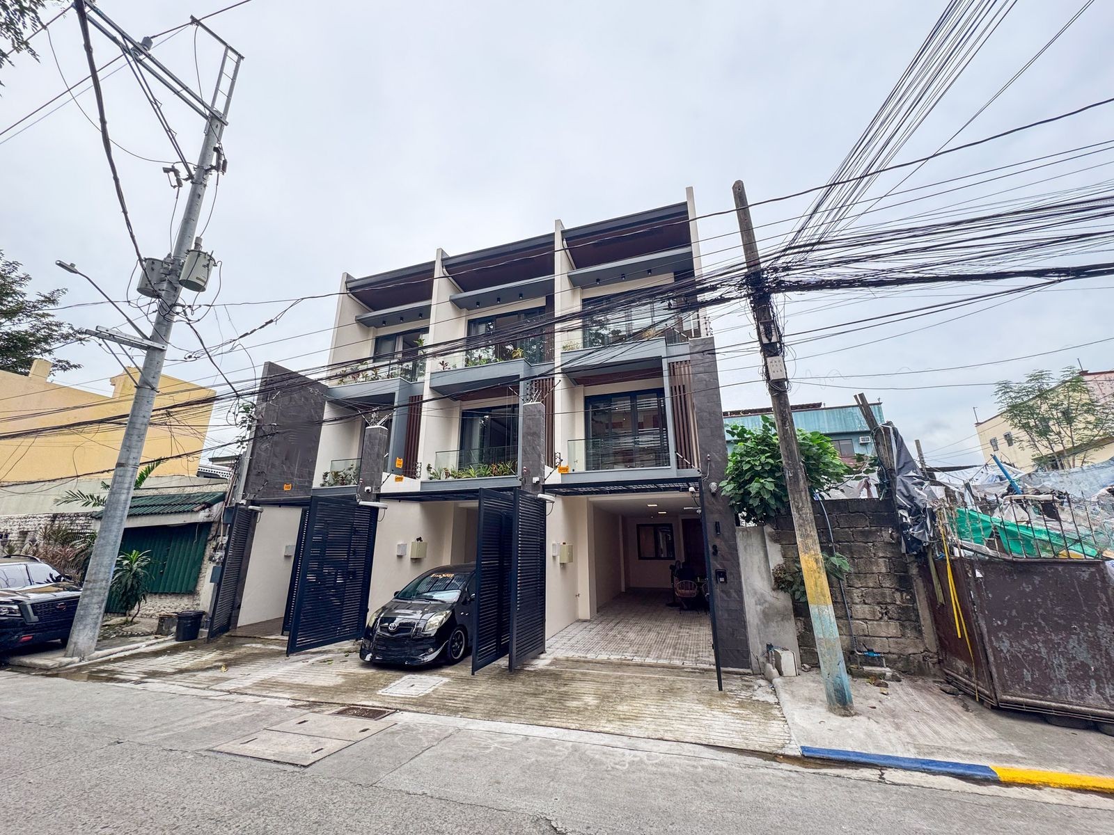 Stylish4-BedroomTownhouseforSaleinNewZaniga,MandaluyongCity-1.jjpg