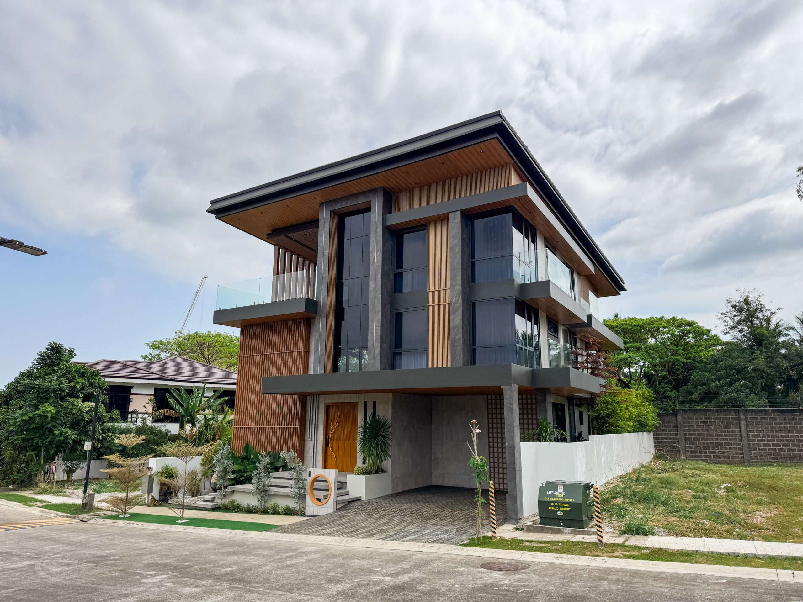 Stunning6-BedroomHouseandLotforSaleinTokyoMansion,Silang,Cavite-1.jpg
