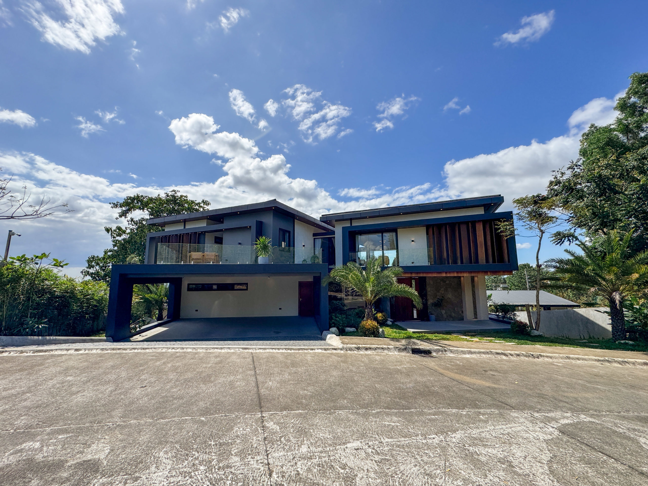 Vibrant6-BedroomHouseandLotfo SaleinTimberlandHeights,SanMateo,Rizal-1.jpg