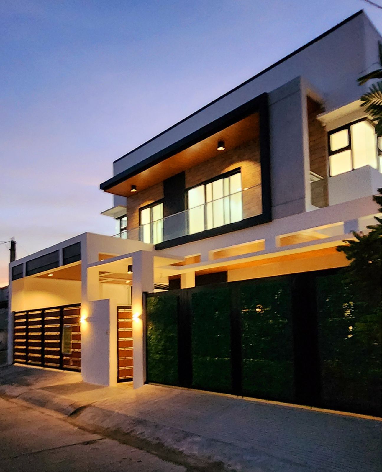 Inviting6-BedroomHouseandLotforSaleinBFHomes,Parañaque-1.jpg