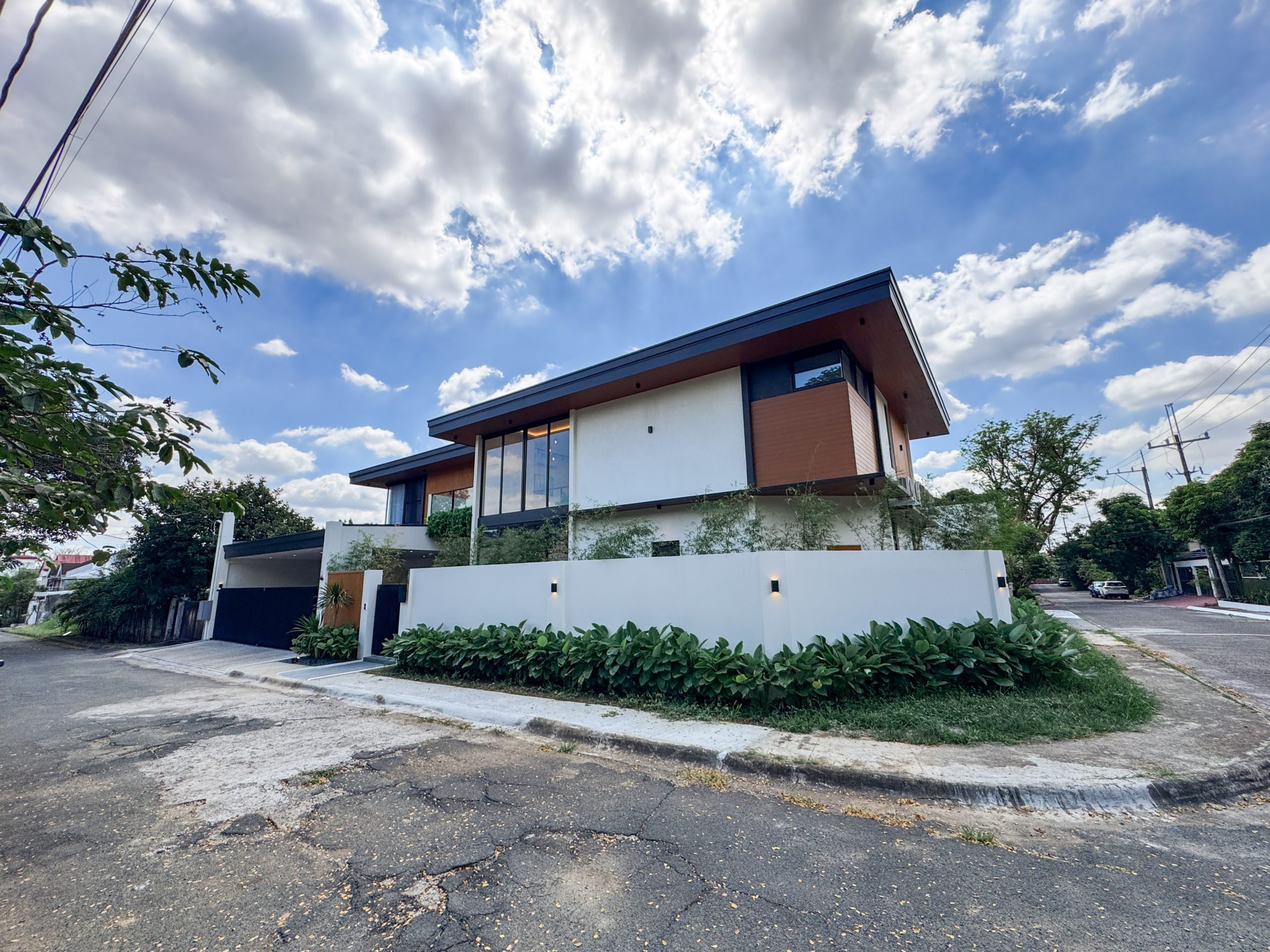 Fabulous5-BedroomHouseandLotforSaleinPasongTamo,QuezonCity-1.jpg