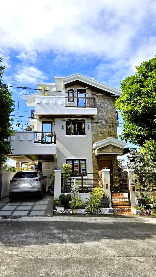 Modern3-BedroomHouseandLotforSaleinSouthForbes,SilangCavite-1.jpg