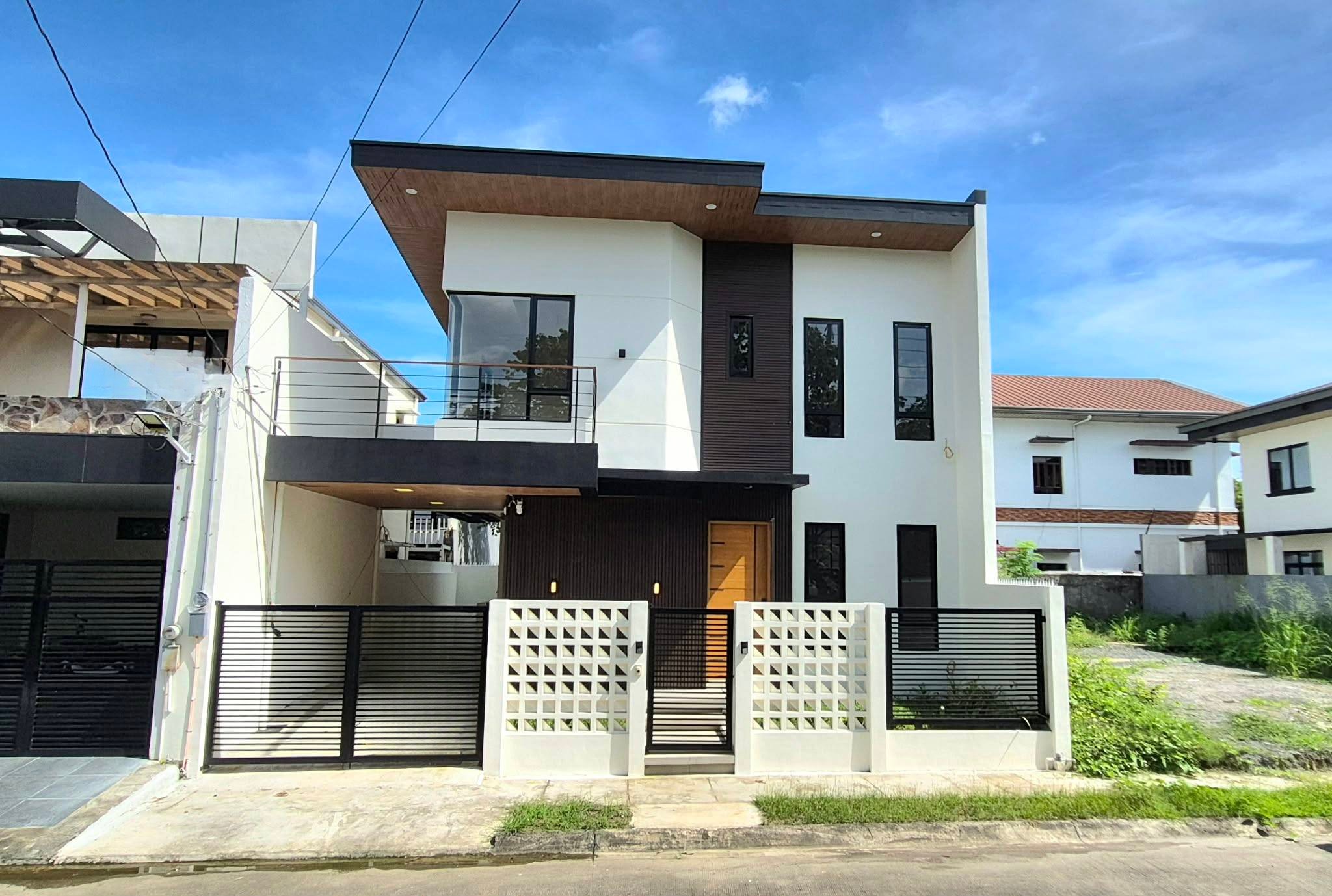 Dazzling4-BedroomHouseandLotforSaleinVillaSegovia,Sta.Rosa,Laguna-1.jpg
