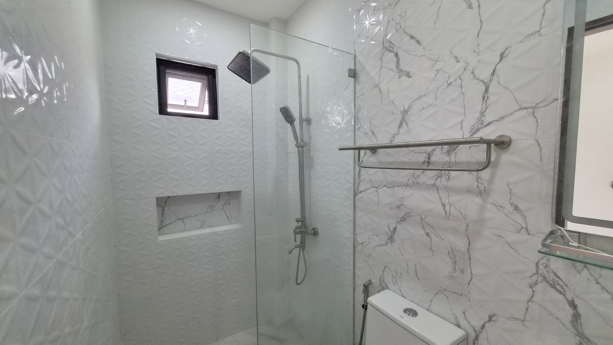 Upscale5-BedroomHouseandLotforSaleinVerdanaHomes,Bacoor,Cavite-21.jpg