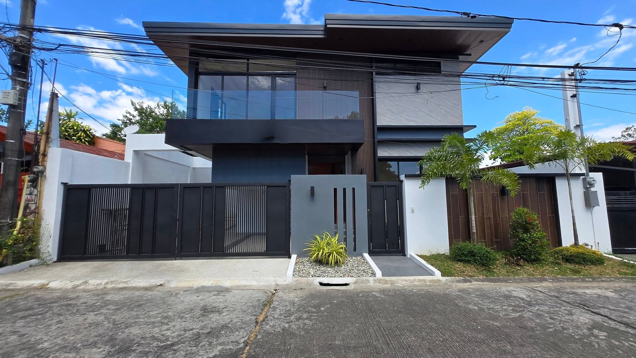 Exceptional5-BedroomHouseandLotforSaleinBFHomes,Parañaque-1.jpg