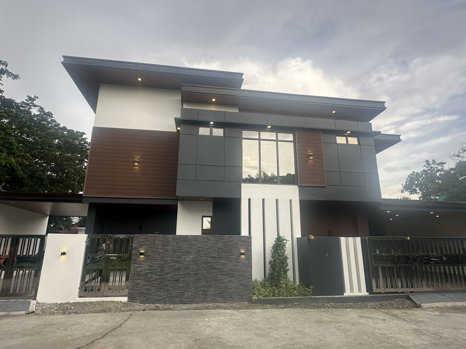 Sleek4-BedroomHouseandLotforGrandRoyaleSubdivision,Malolos,Bulacan-1.jpg